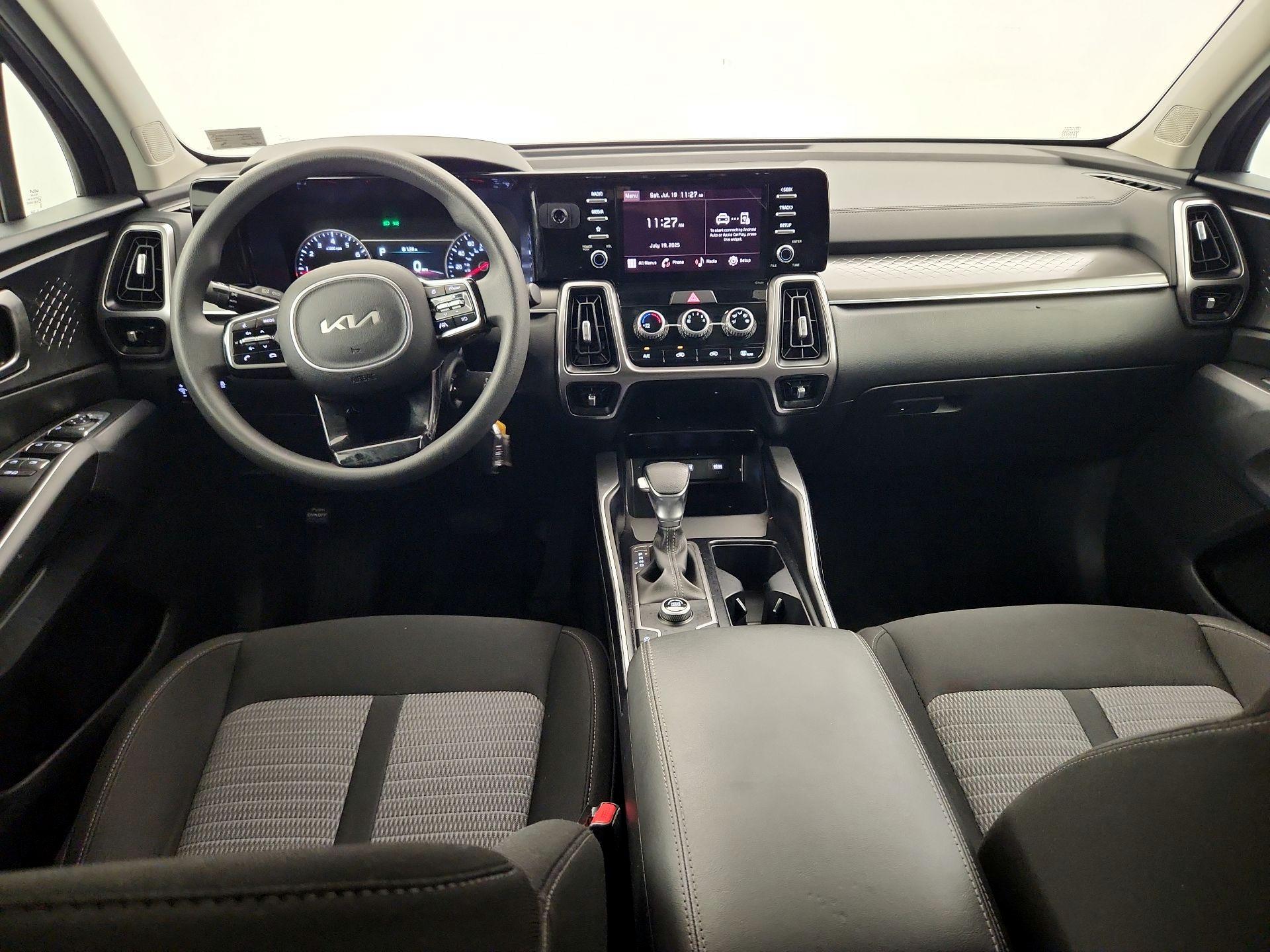 Thumbnail: 2023 Kia Sorento - 9