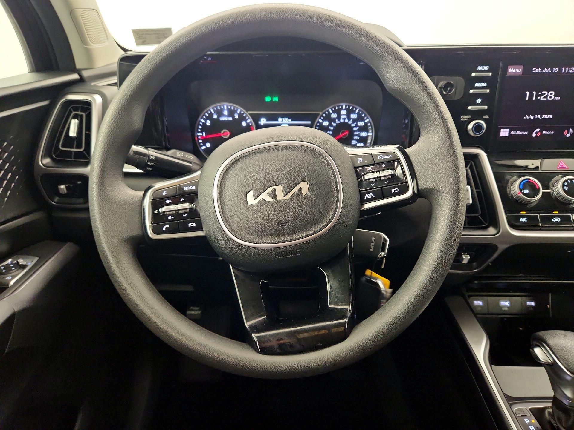 Thumbnail: 2023 Kia Sorento - 10