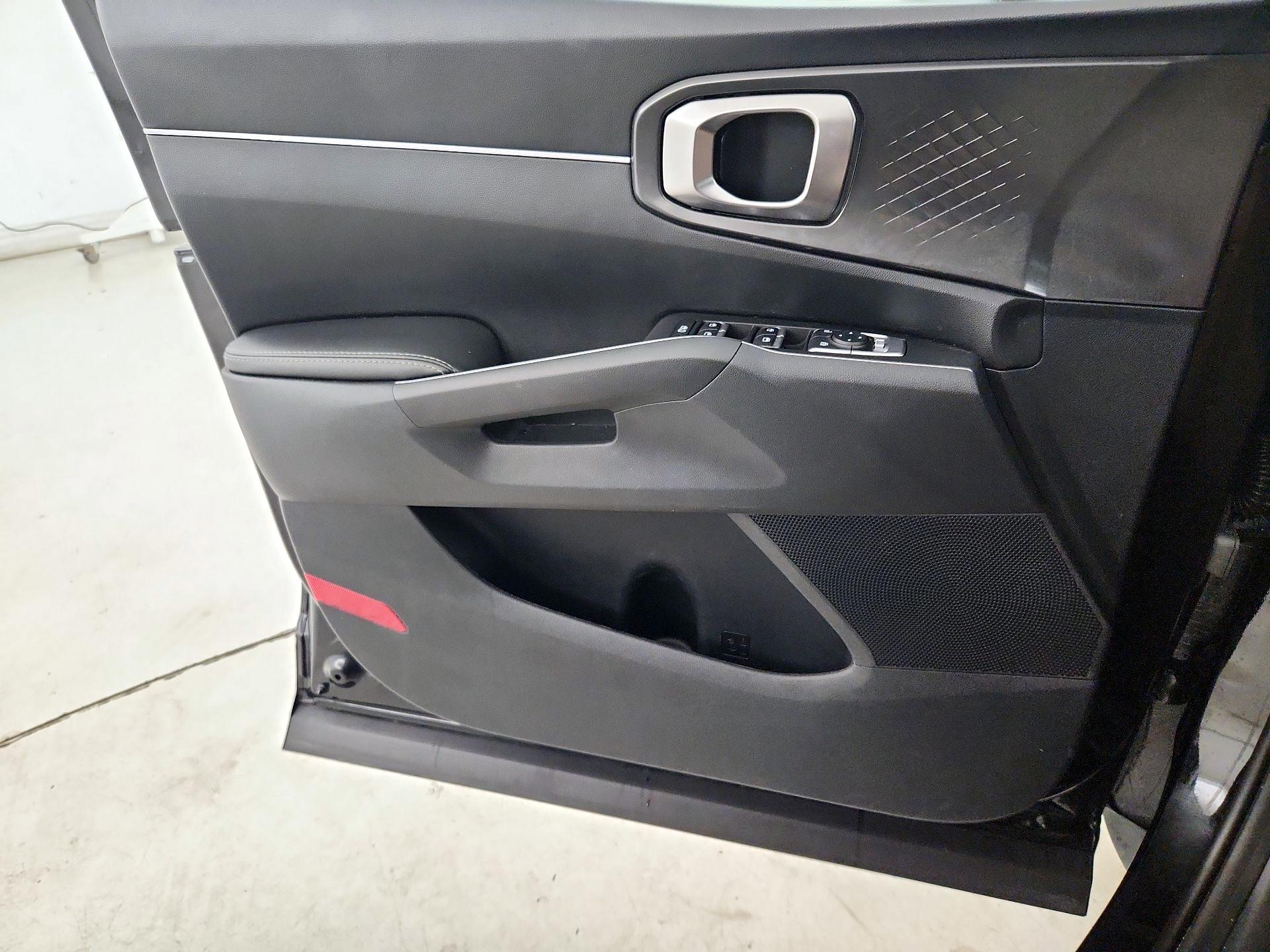 Thumbnail: 2023 Kia Sorento - 12