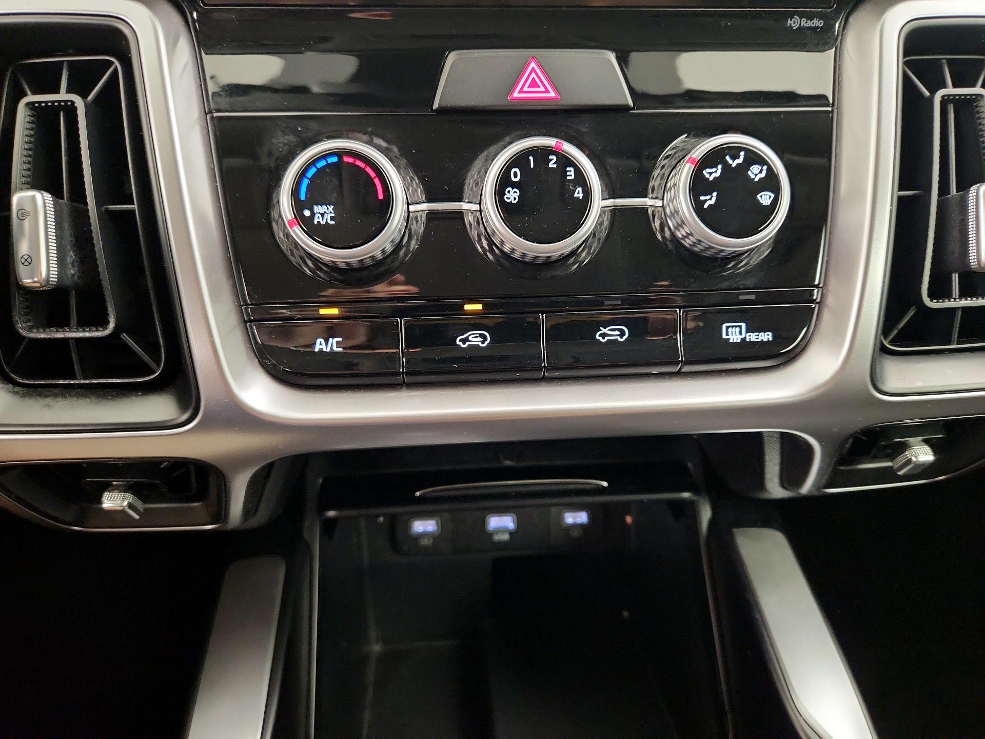 Thumbnail: 2023 Kia Sorento - 16