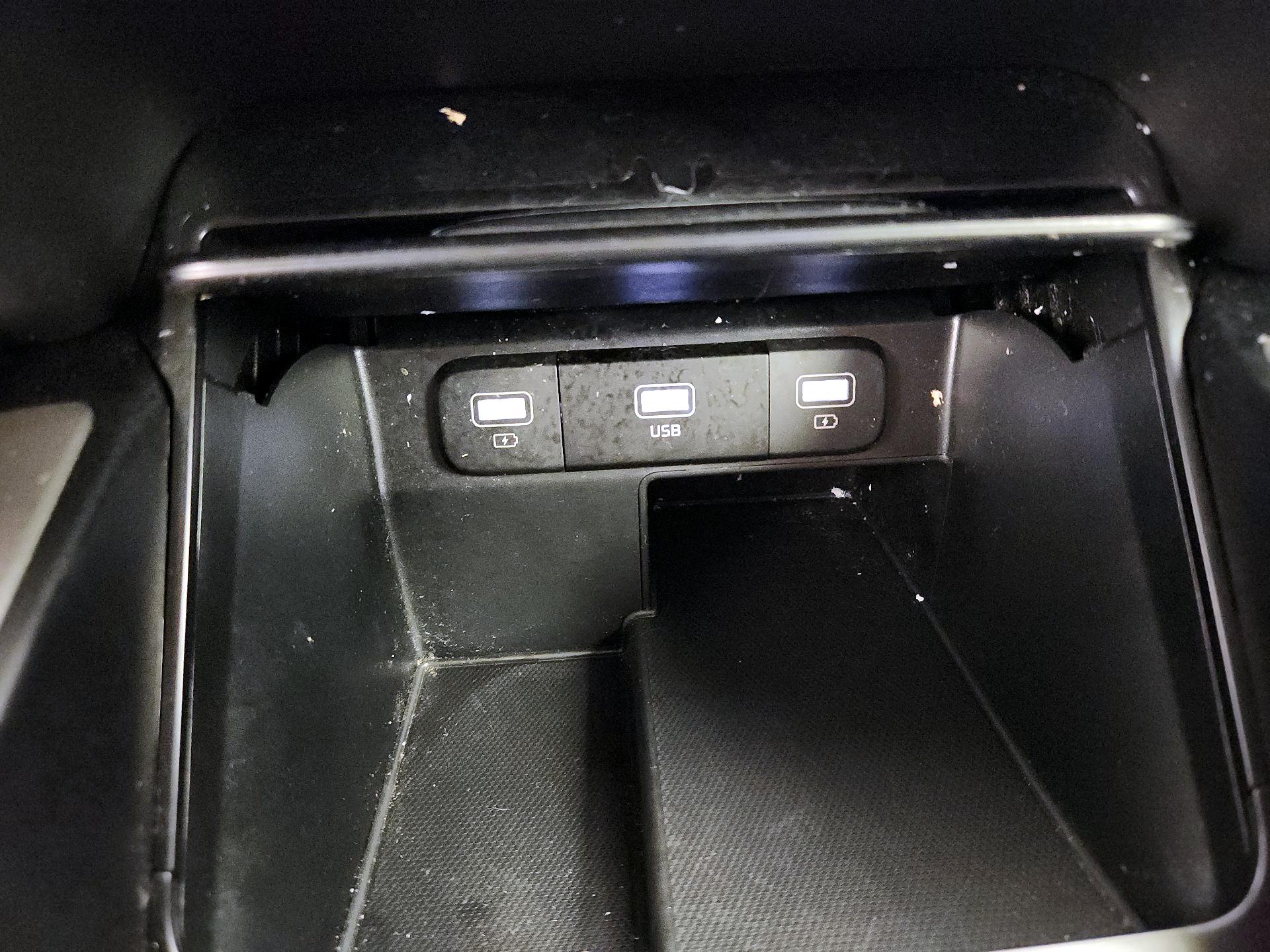 Thumbnail: 2023 Kia Sorento - 18