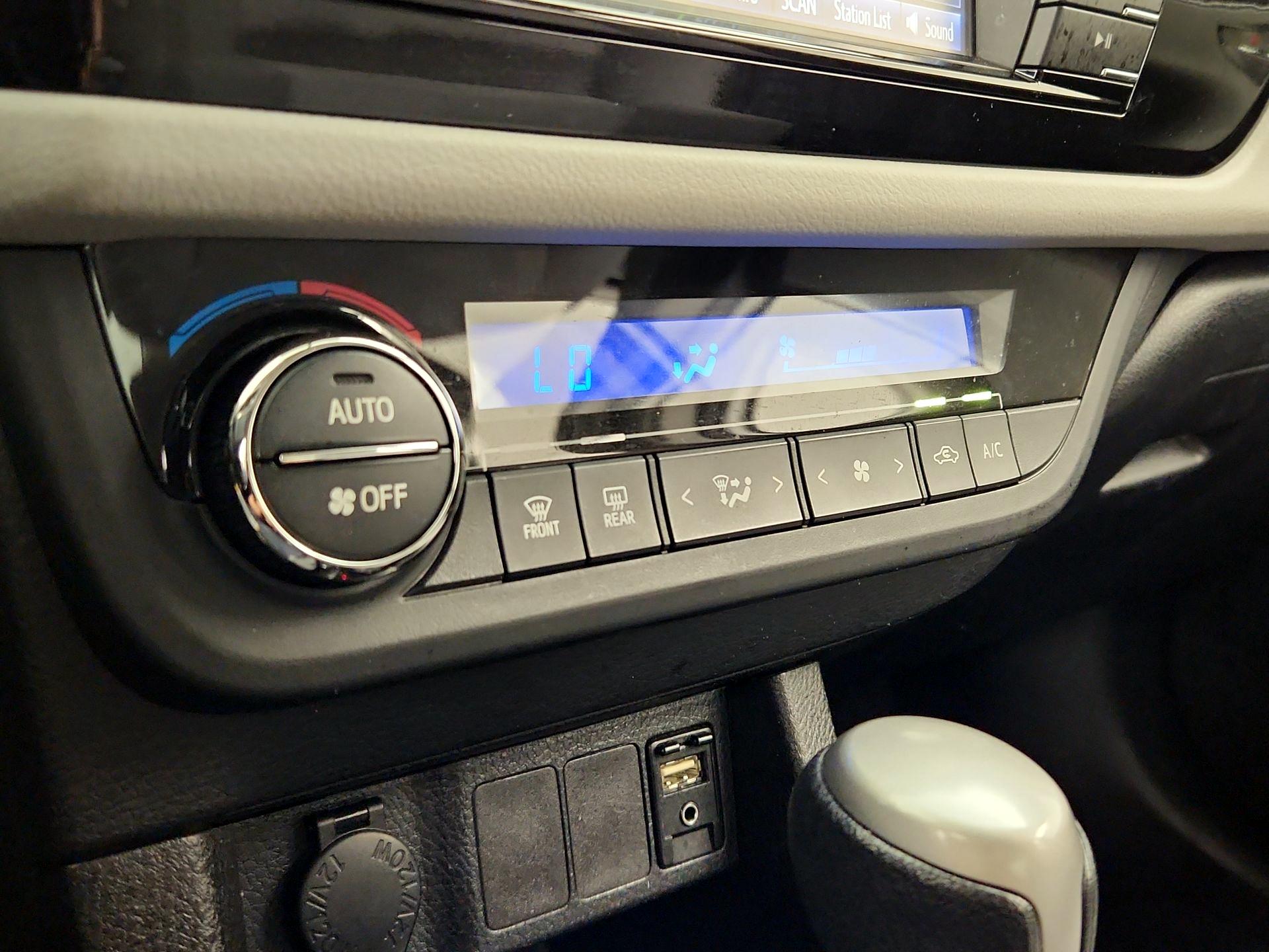 Thumbnail: 2015 Toyota Corolla - 16