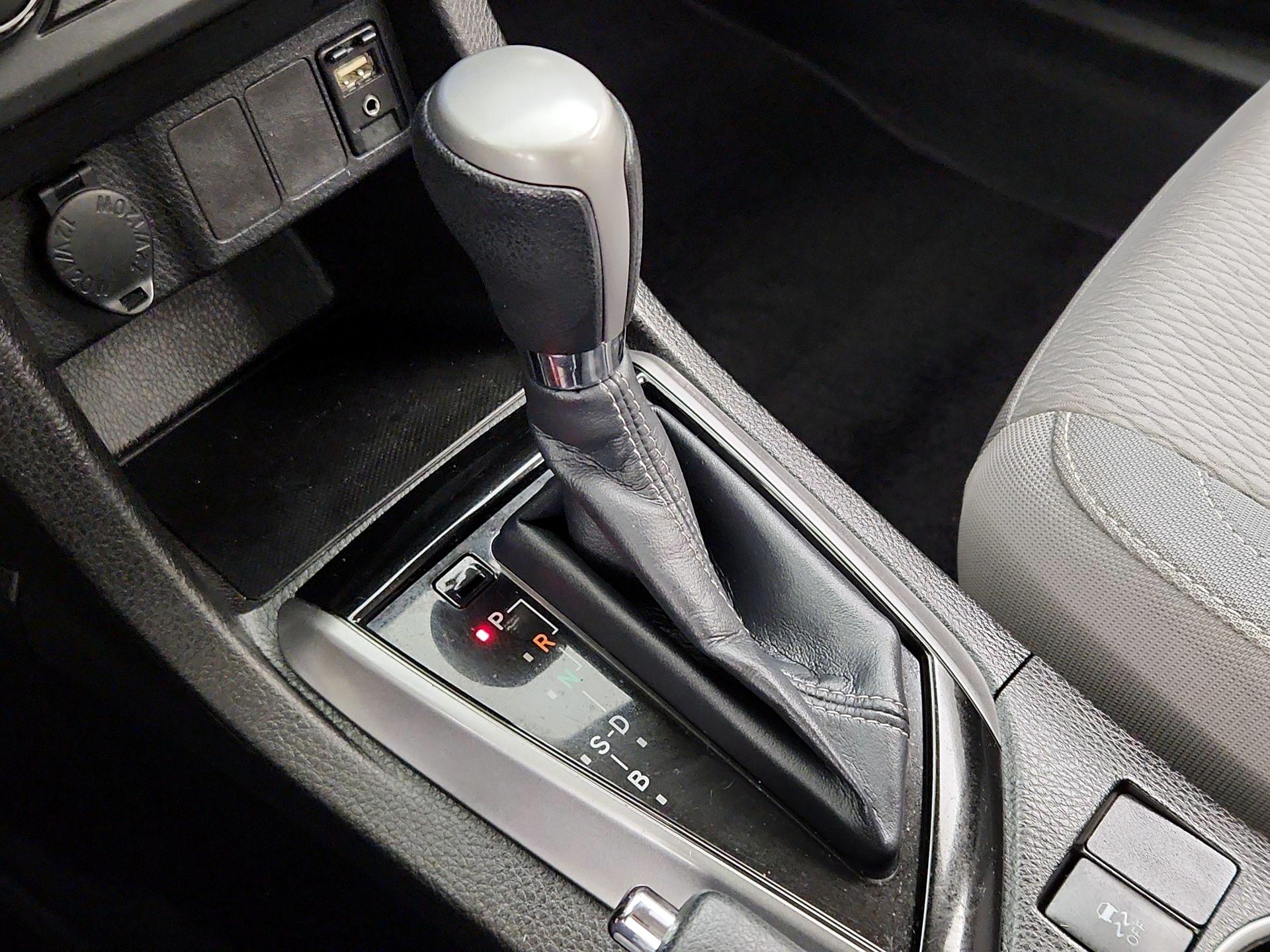 Thumbnail: 2015 Toyota Corolla - 17