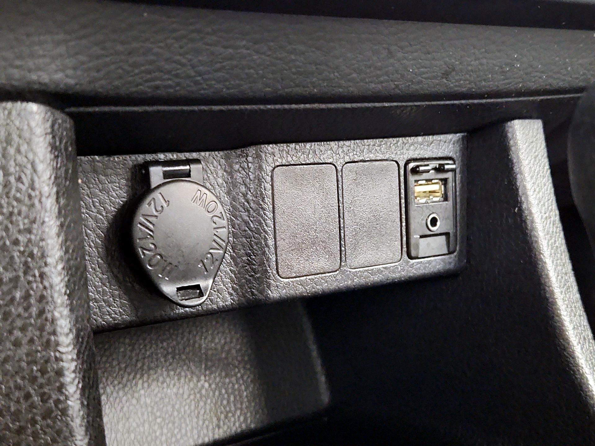 Thumbnail: 2015 Toyota Corolla - 18