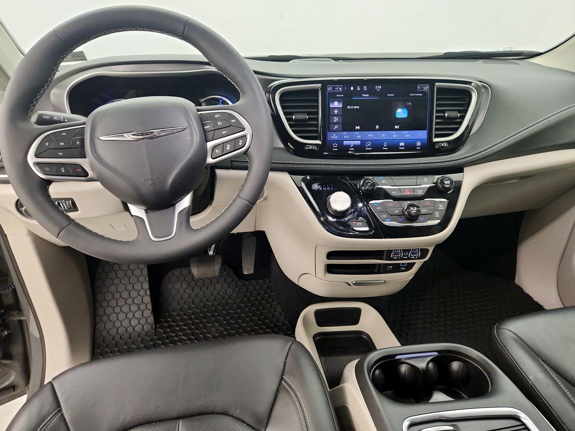 Thumbnail: 2022 Chrysler Pacifica - 9