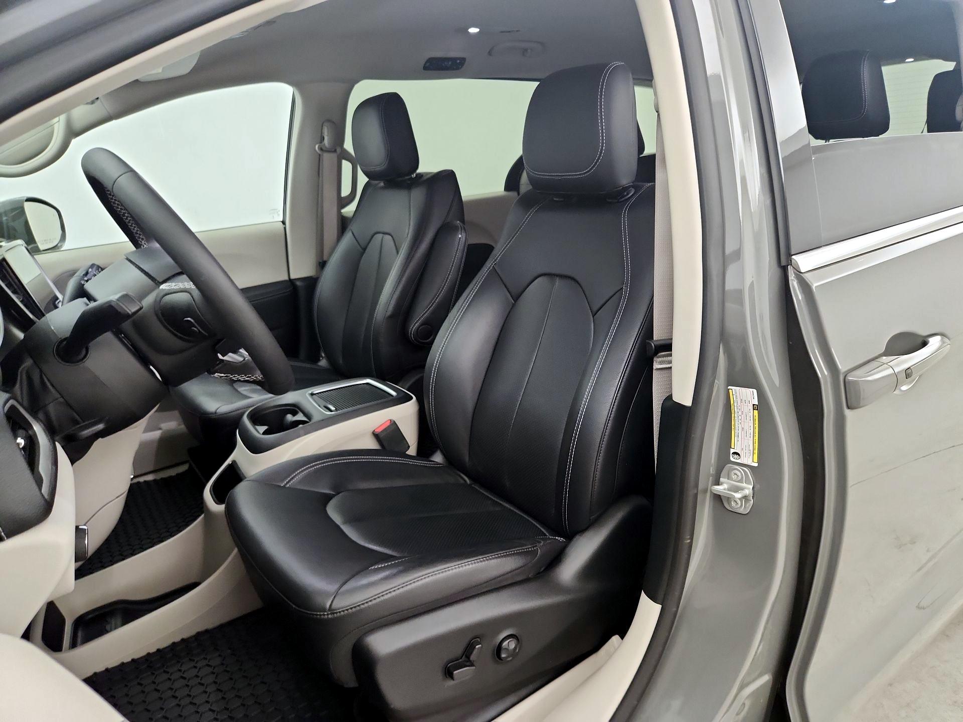Thumbnail: 2022 Chrysler Pacifica - 11