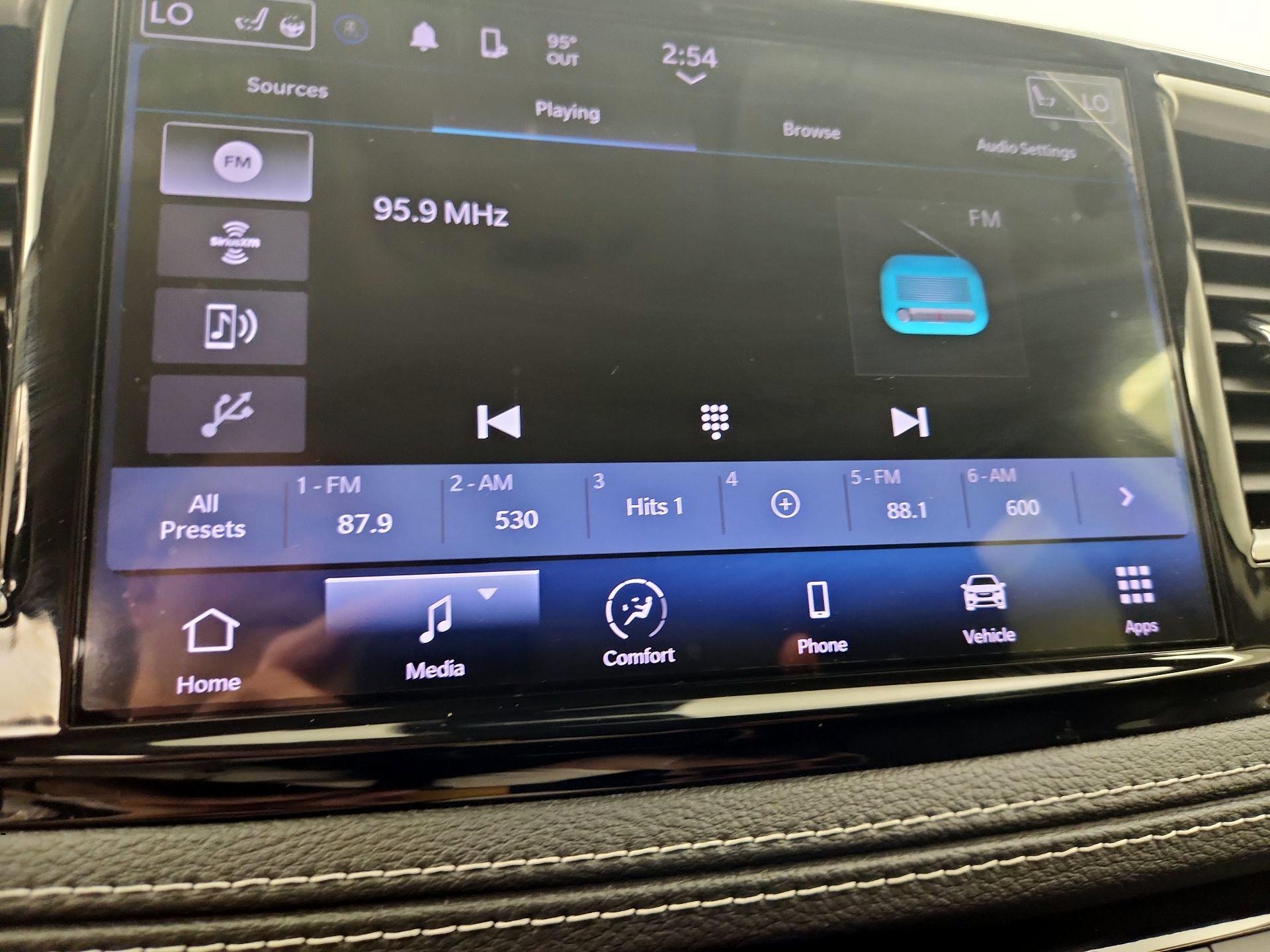 Thumbnail: 2022 Chrysler Pacifica - 15