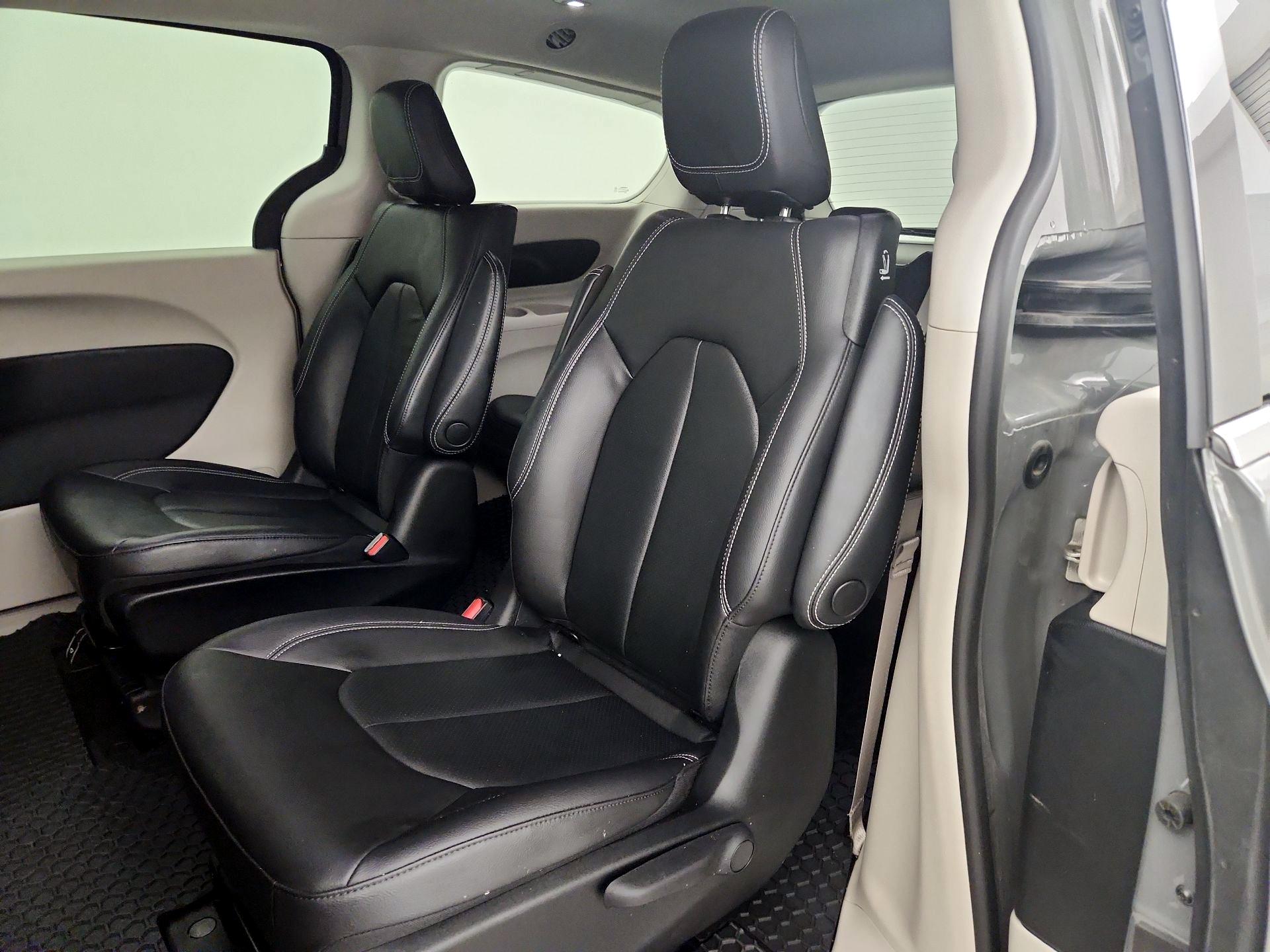 Thumbnail: 2022 Chrysler Pacifica - 19