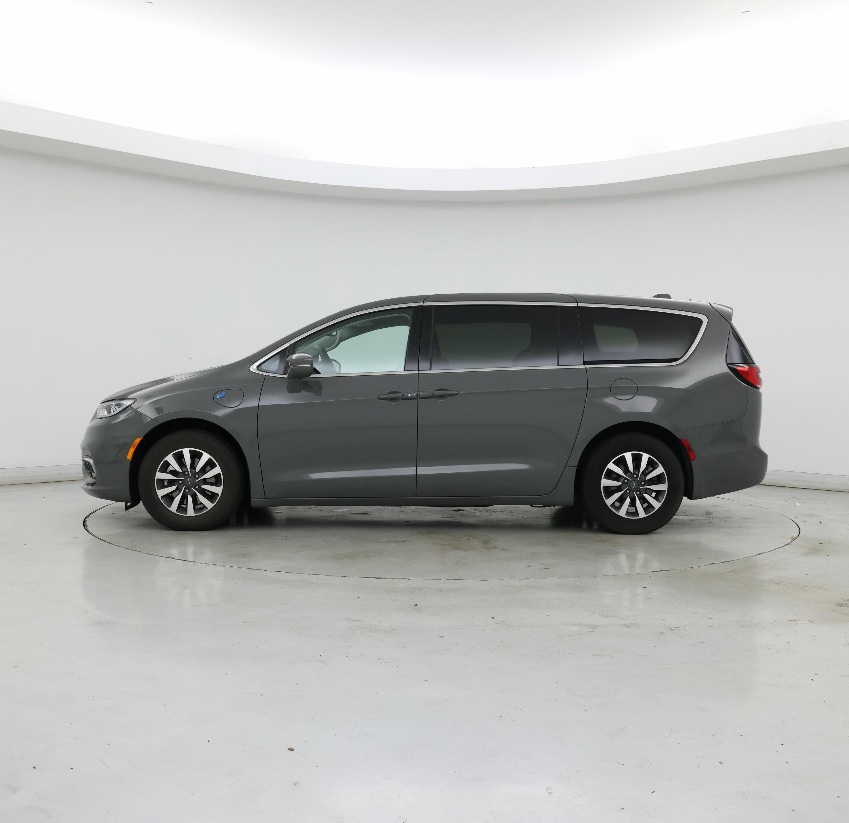 Thumbnail: 2022 Chrysler Pacifica - 3