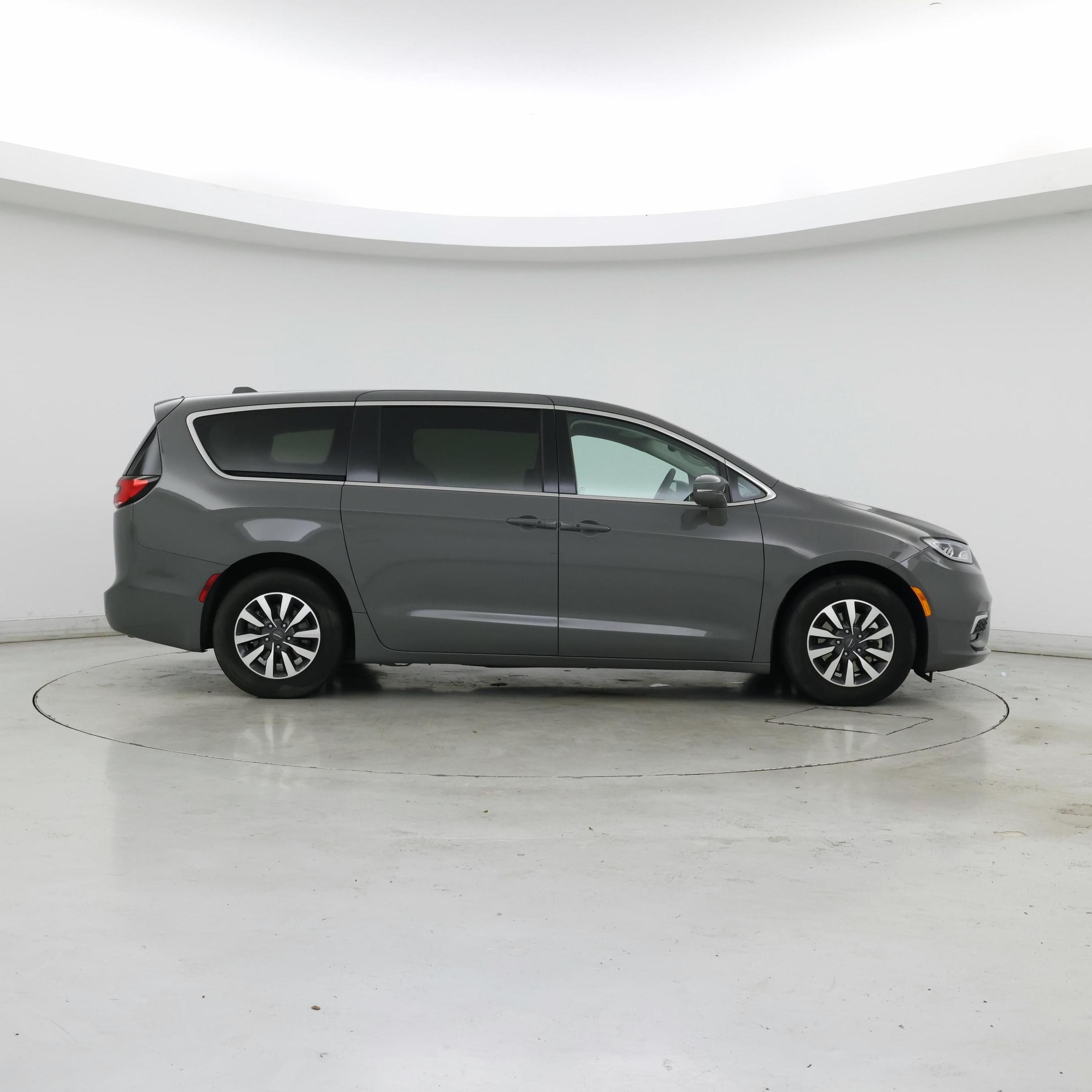 Thumbnail: 2022 Chrysler Pacifica - 7
