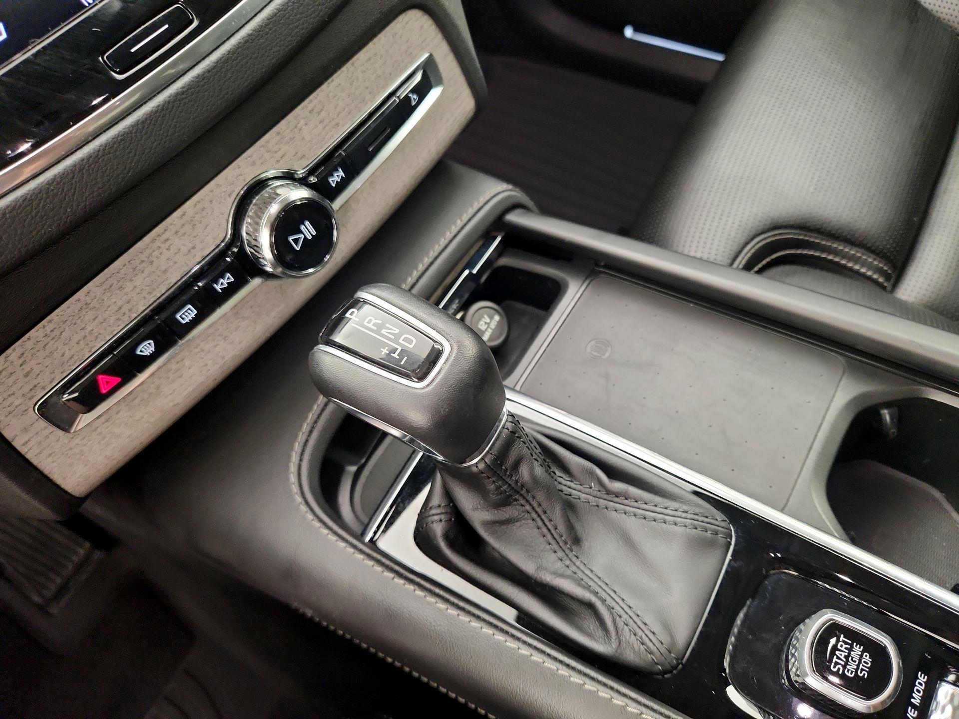 Thumbnail: 2021 Volvo XC90 - 17