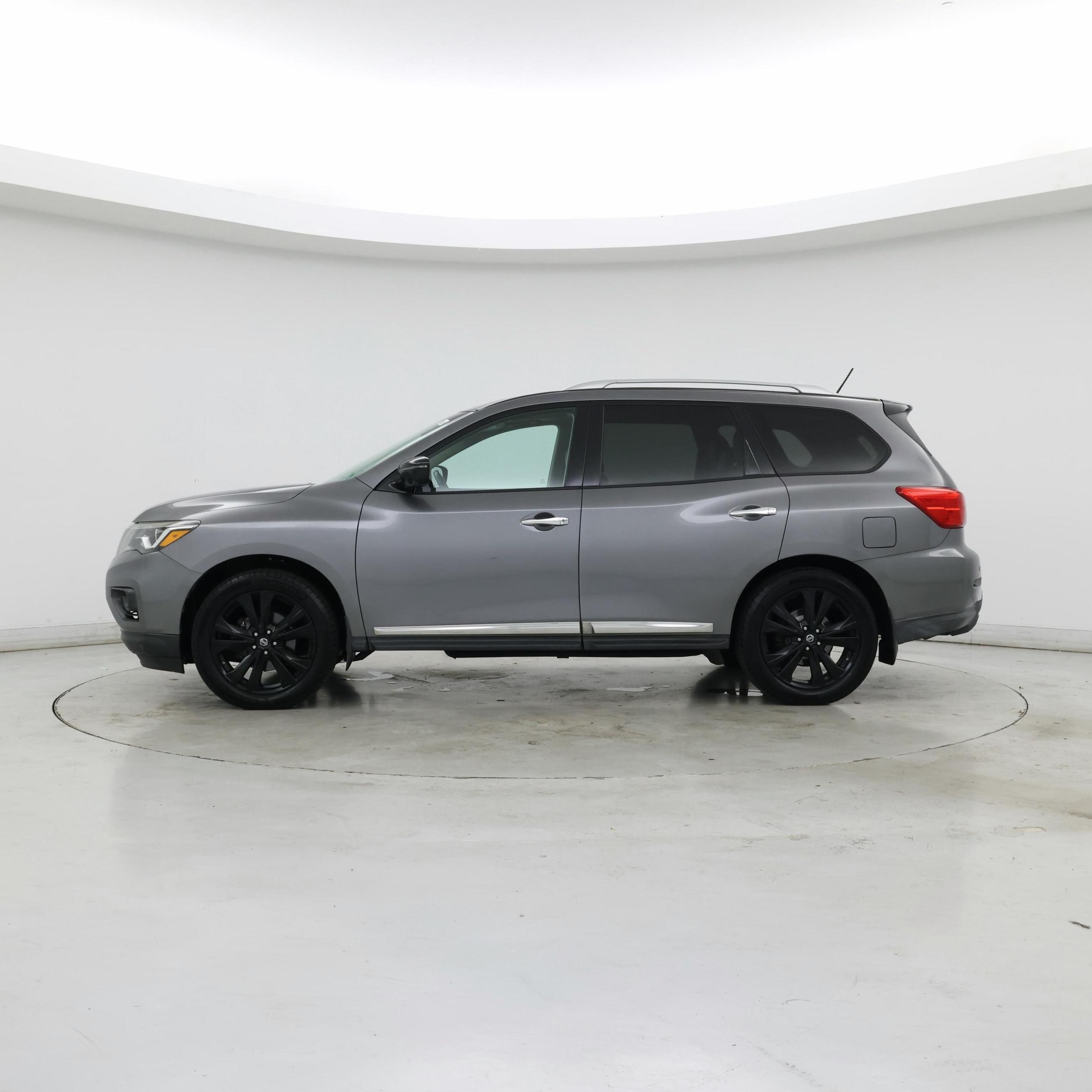 Thumbnail: 2017 Nissan Pathfinder - 3