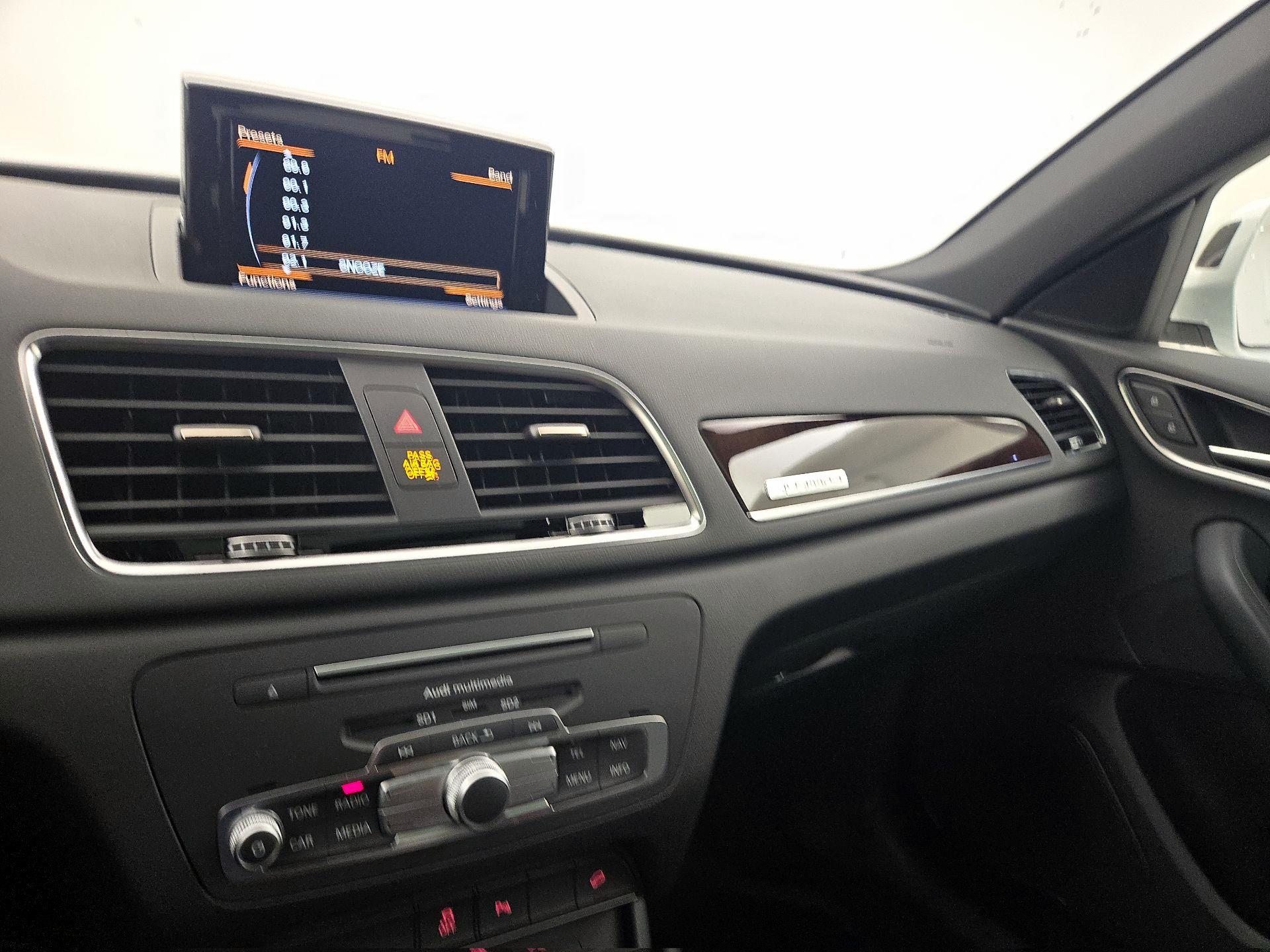 Thumbnail: 2016 Audi Q3 - 16