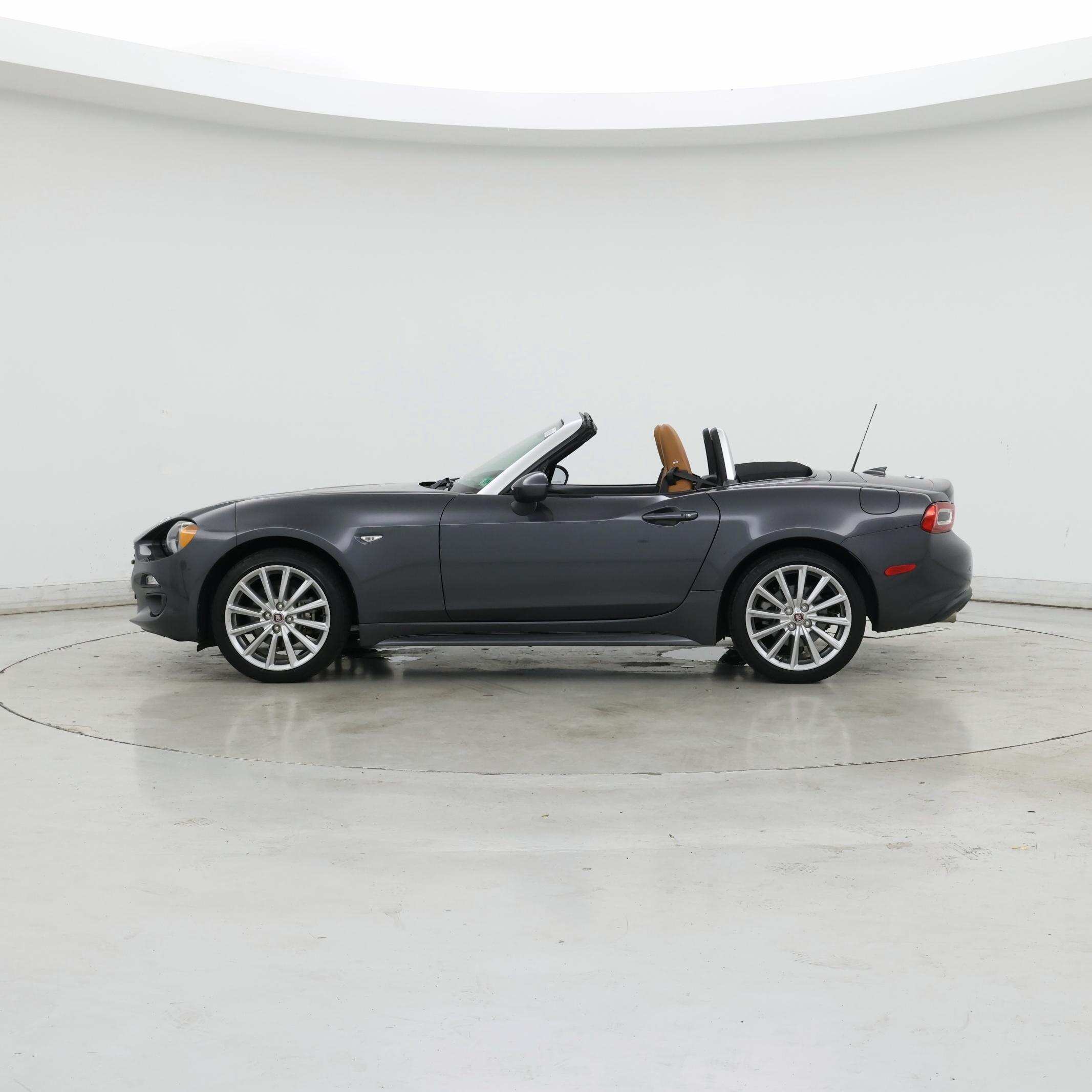 Thumbnail: 2018 Fiat 124 Spider - 3