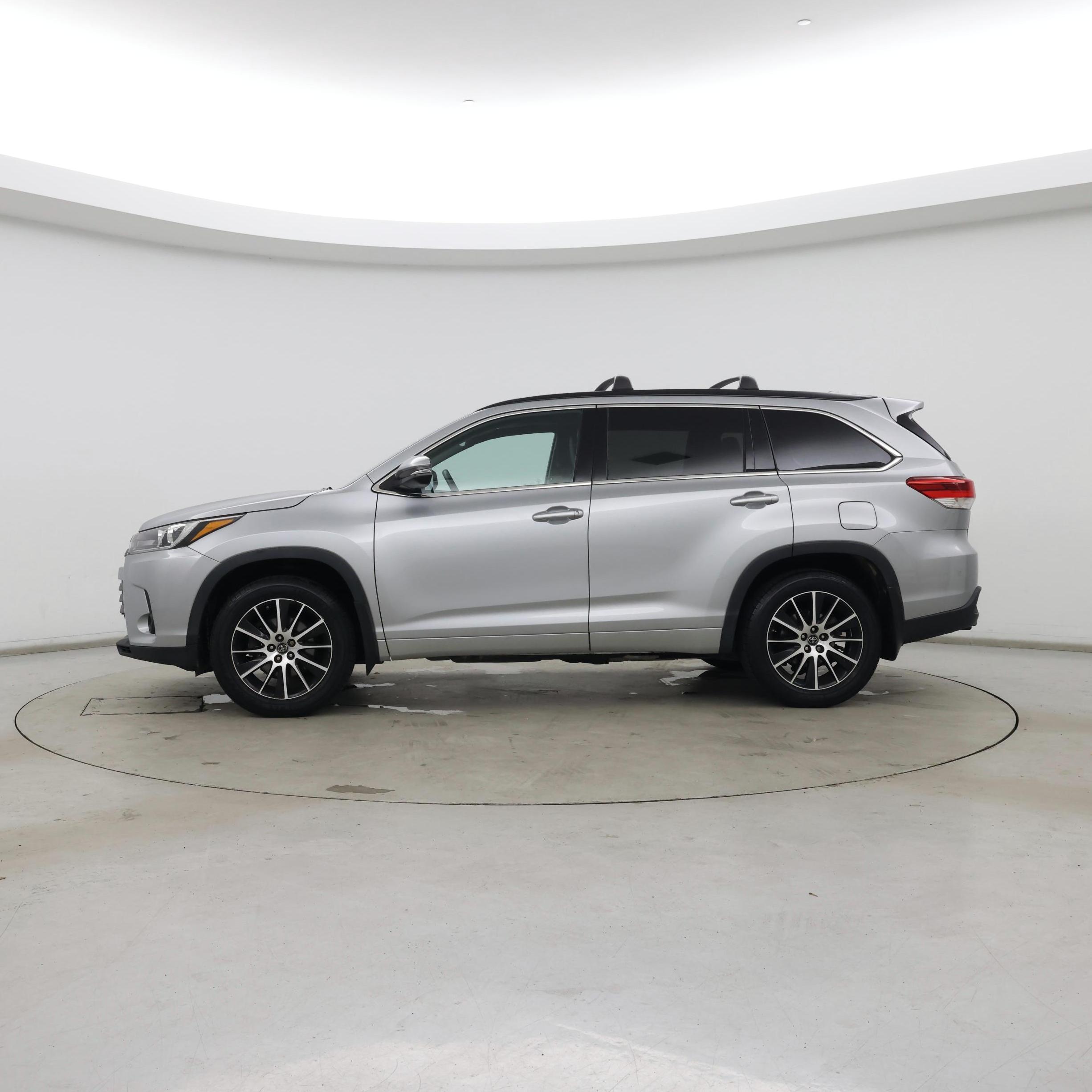 Thumbnail: 2017 Toyota Highlander - 3