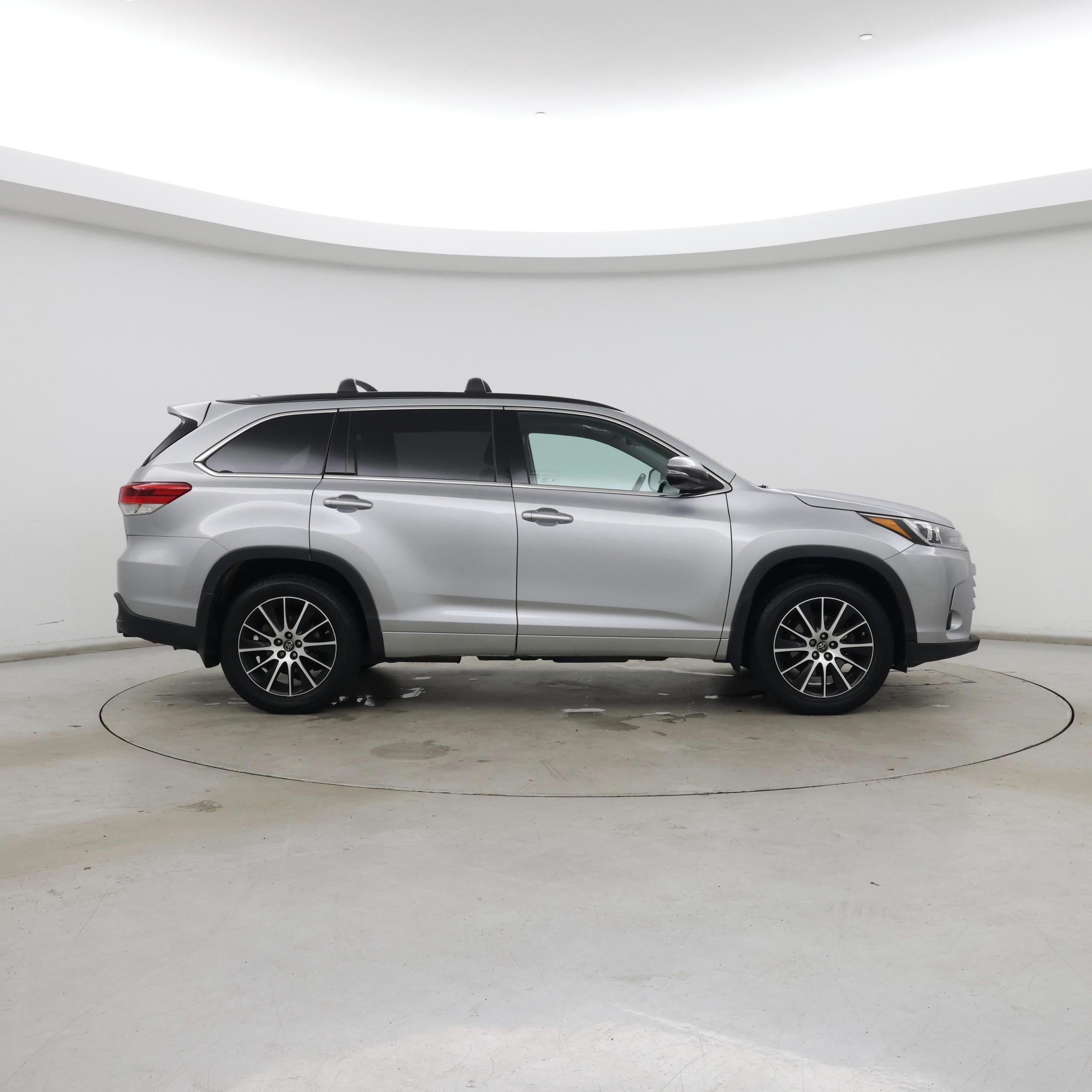 Thumbnail: 2017 Toyota Highlander - 7