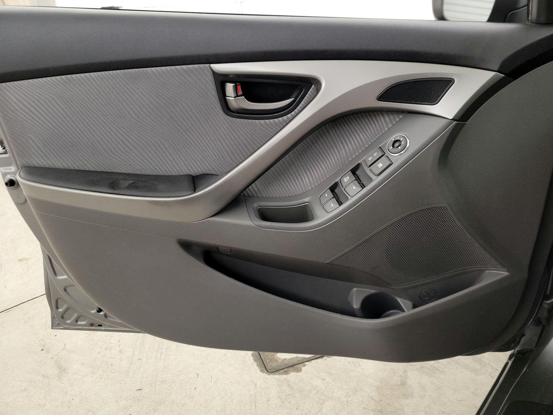 Thumbnail: 2013 Hyundai Elantra - 12