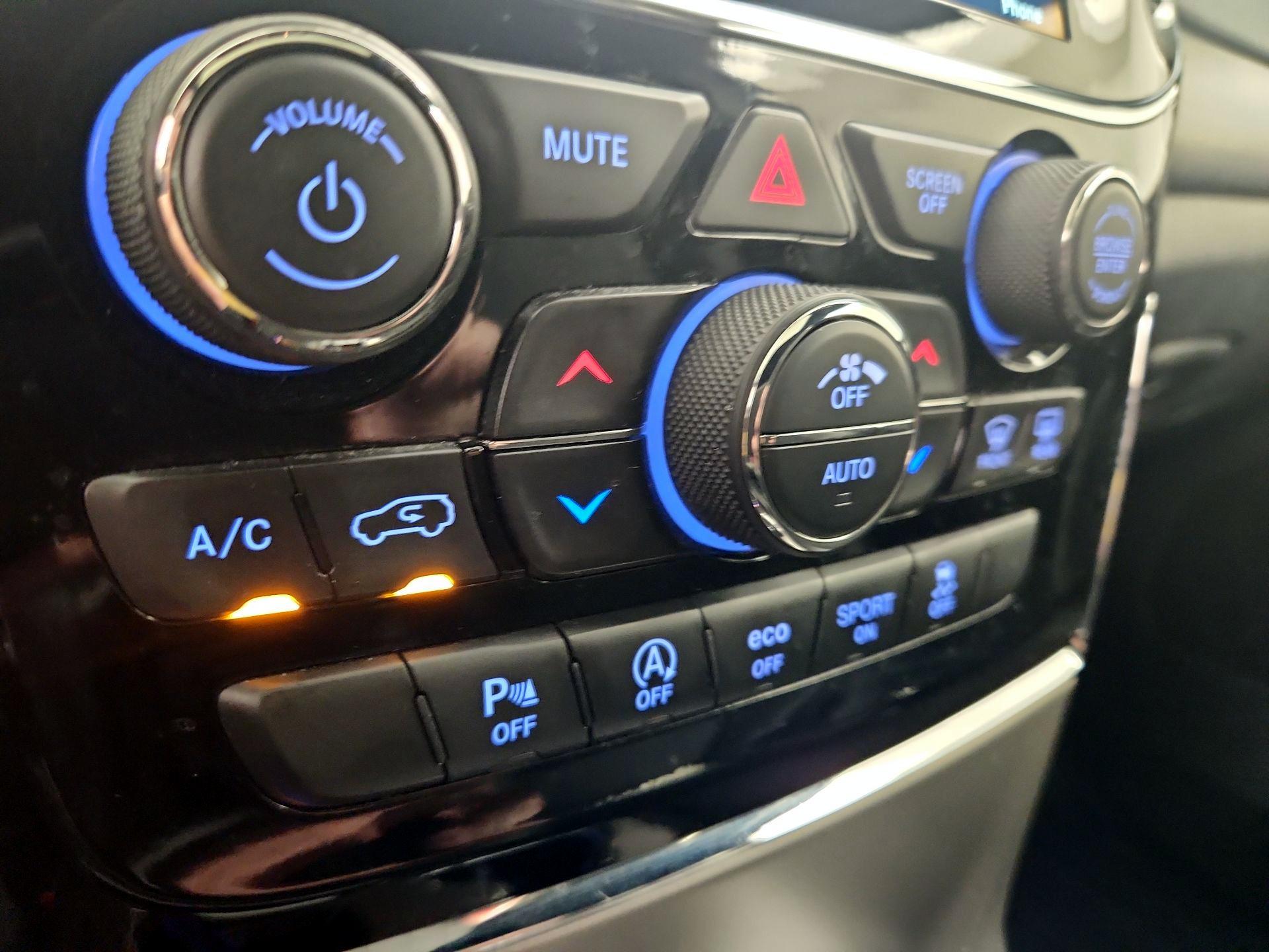 Thumbnail: 2019 Jeep Grand Cherokee - 17