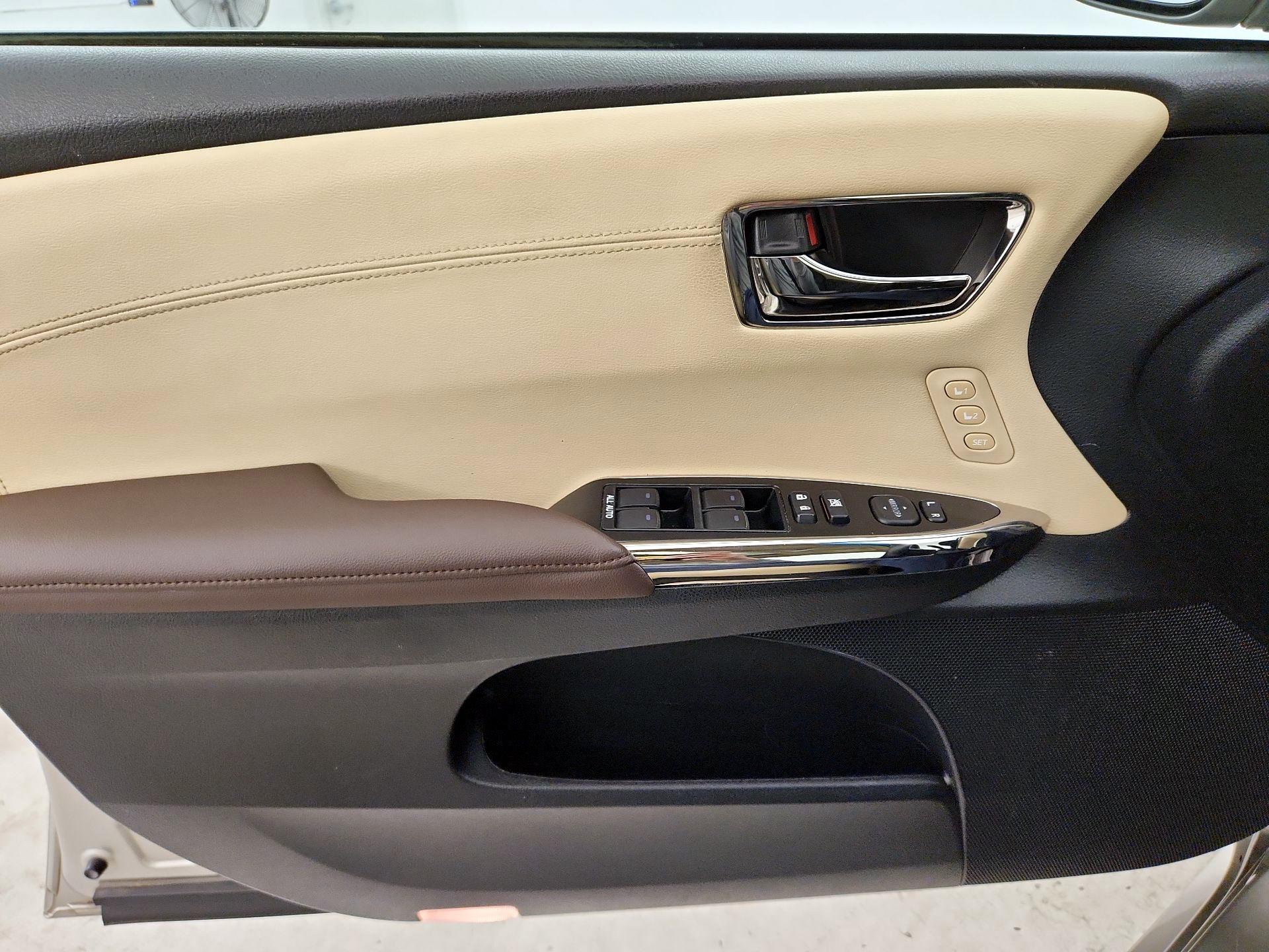 Thumbnail: 2015 Toyota Avalon - 12