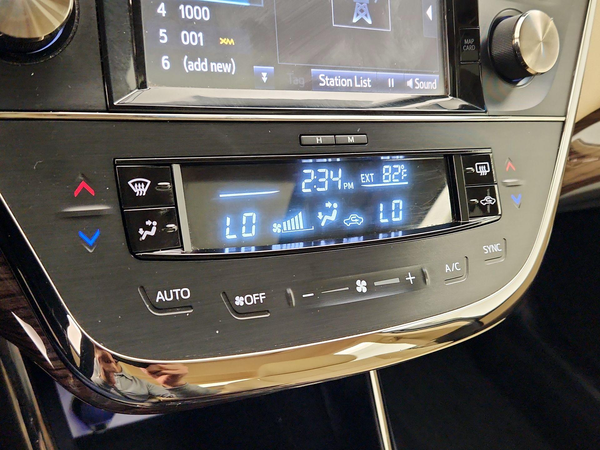 Thumbnail: 2015 Toyota Avalon - 17