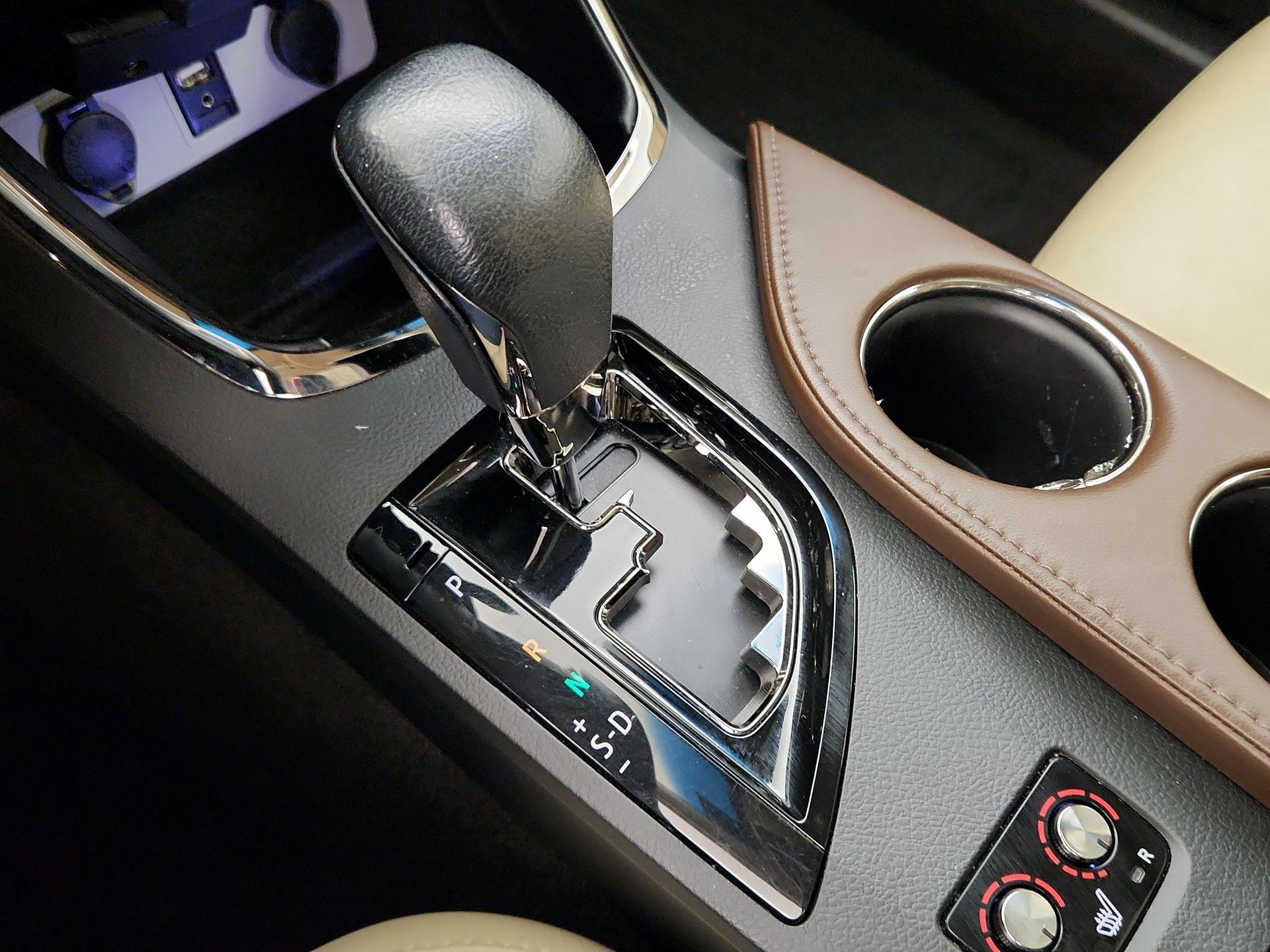 Thumbnail: 2015 Toyota Avalon - 18