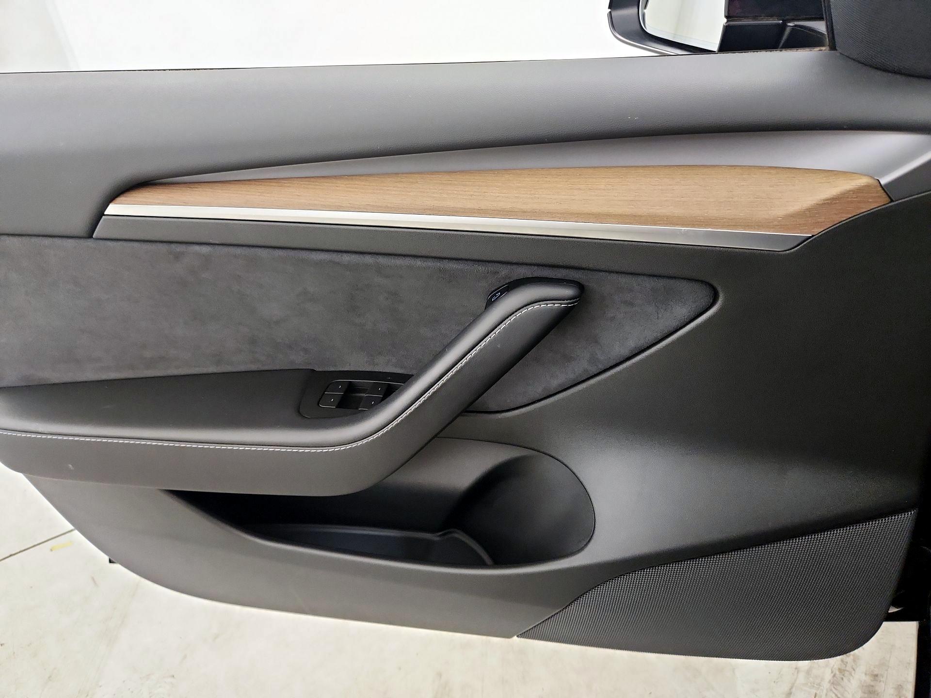 Thumbnail: 2021 Tesla Model 3 - 12