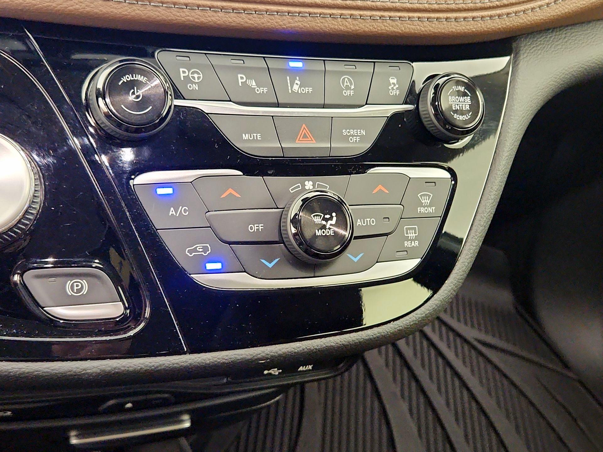 Thumbnail: 2019 Chrysler Pacifica - 17
