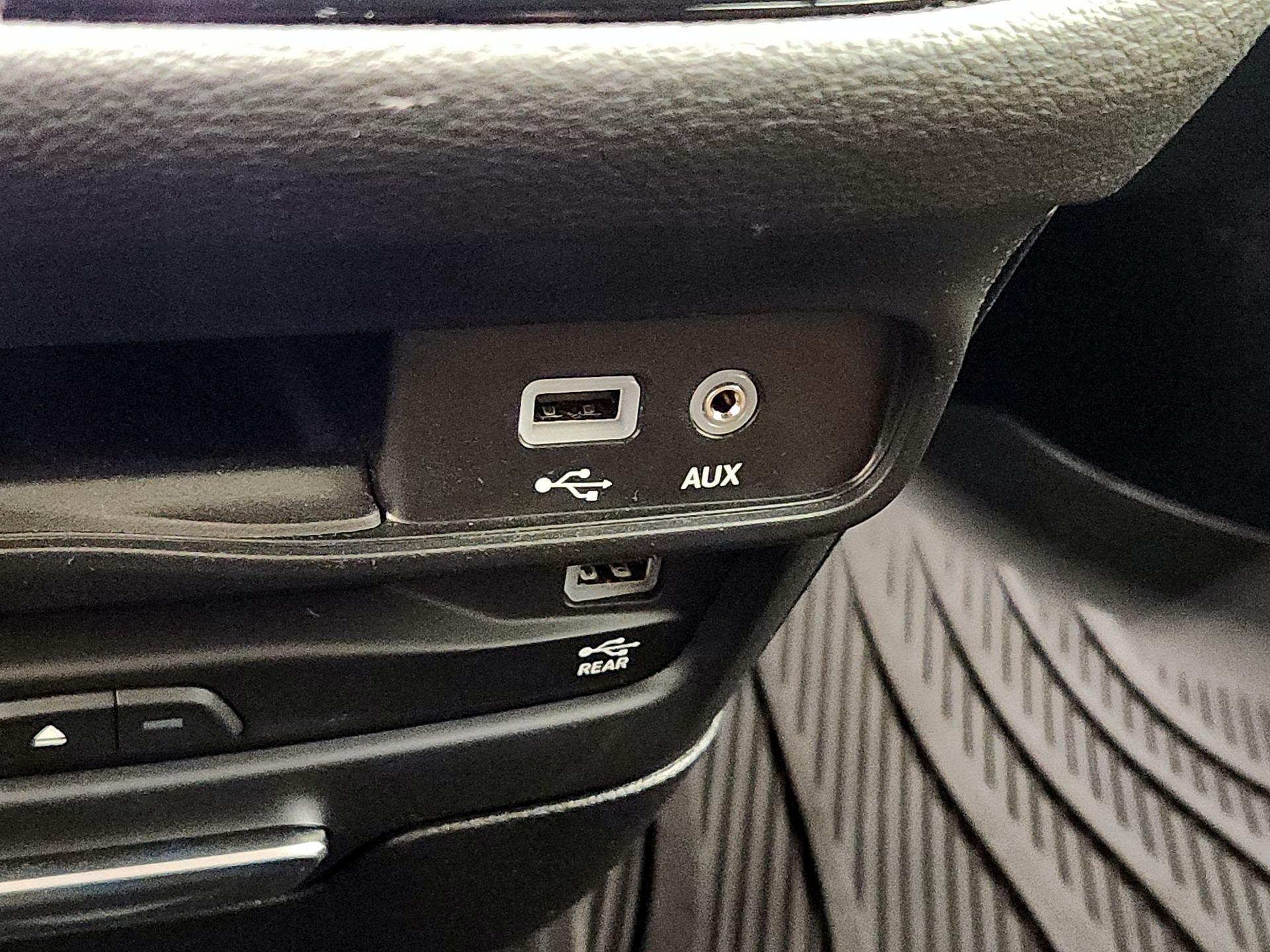 Thumbnail: 2019 Chrysler Pacifica - 19