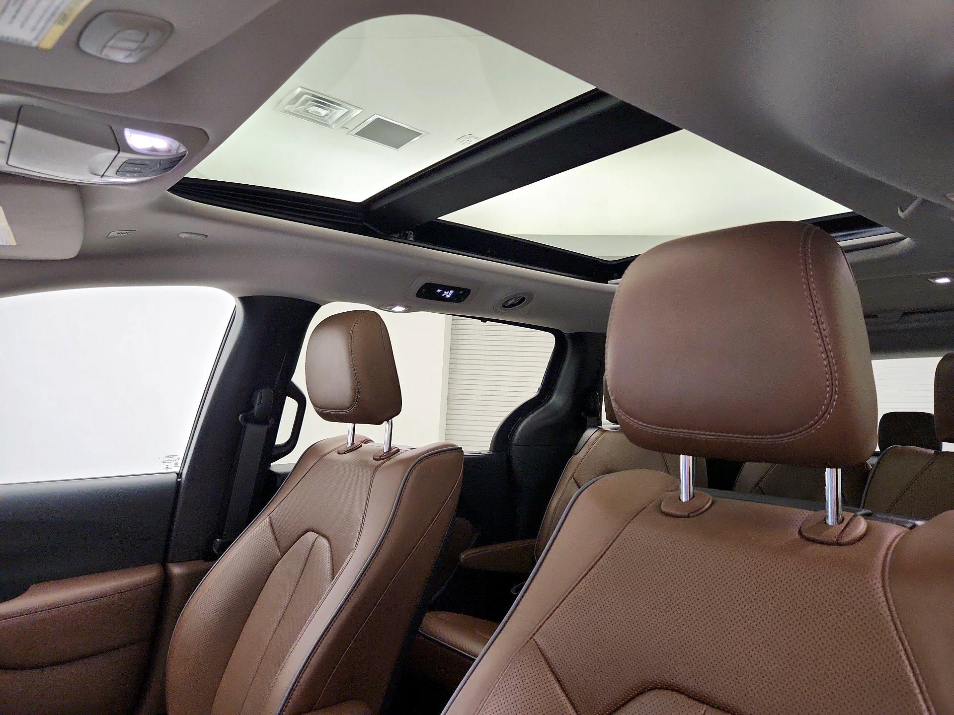 Thumbnail: 2019 Chrysler Pacifica - 20