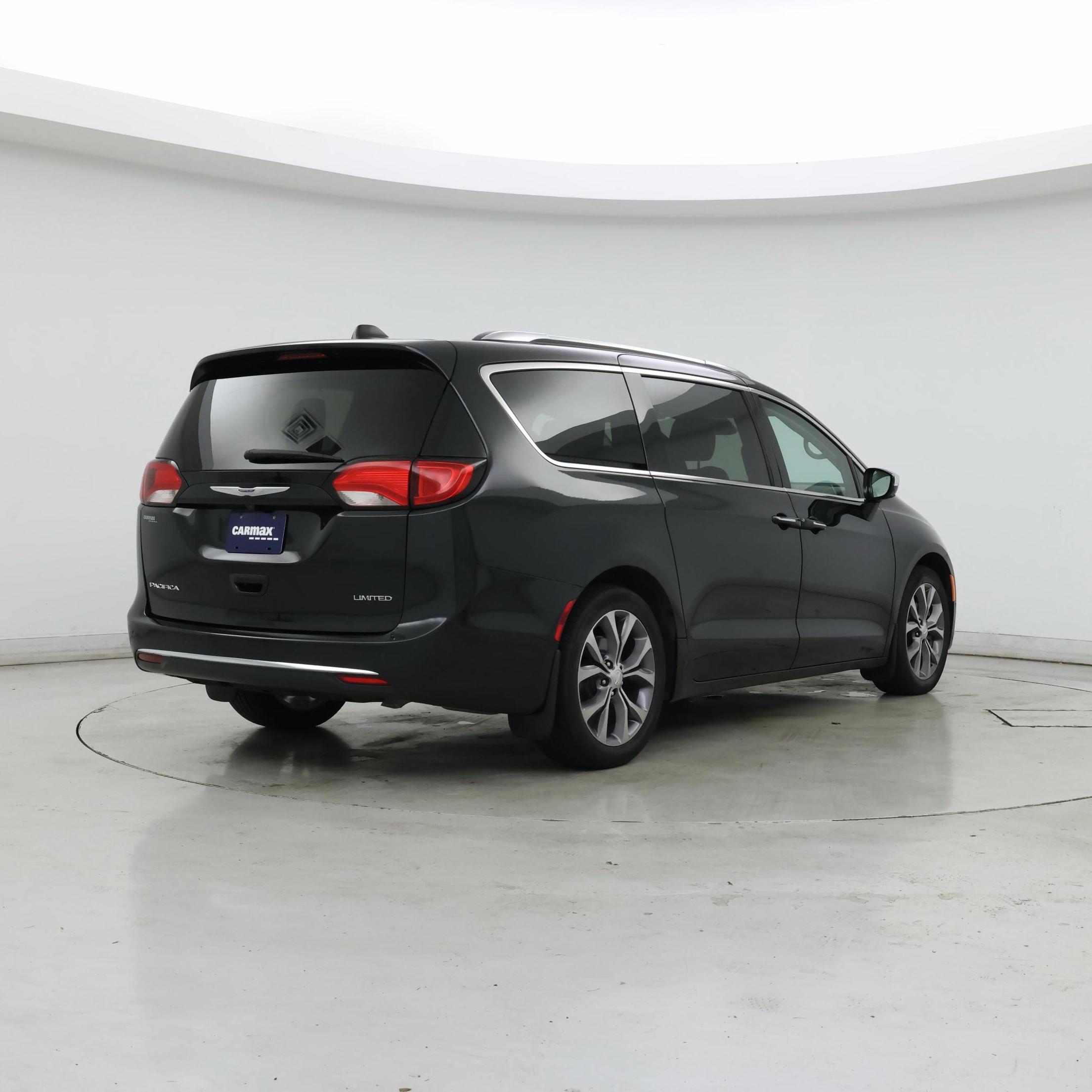 Thumbnail: 2019 Chrysler Pacifica - 8