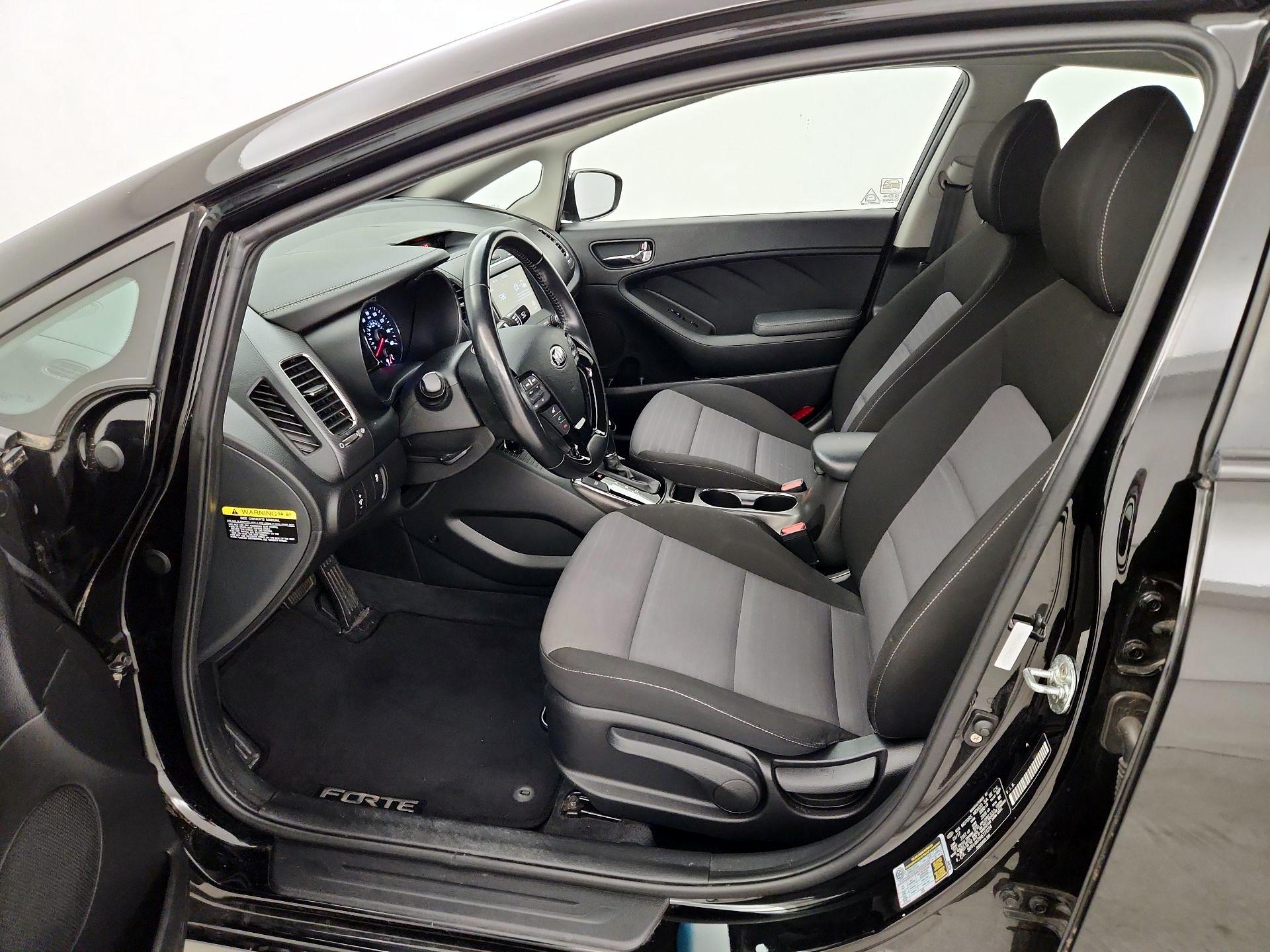 Thumbnail: 2017 Kia Forte - 11