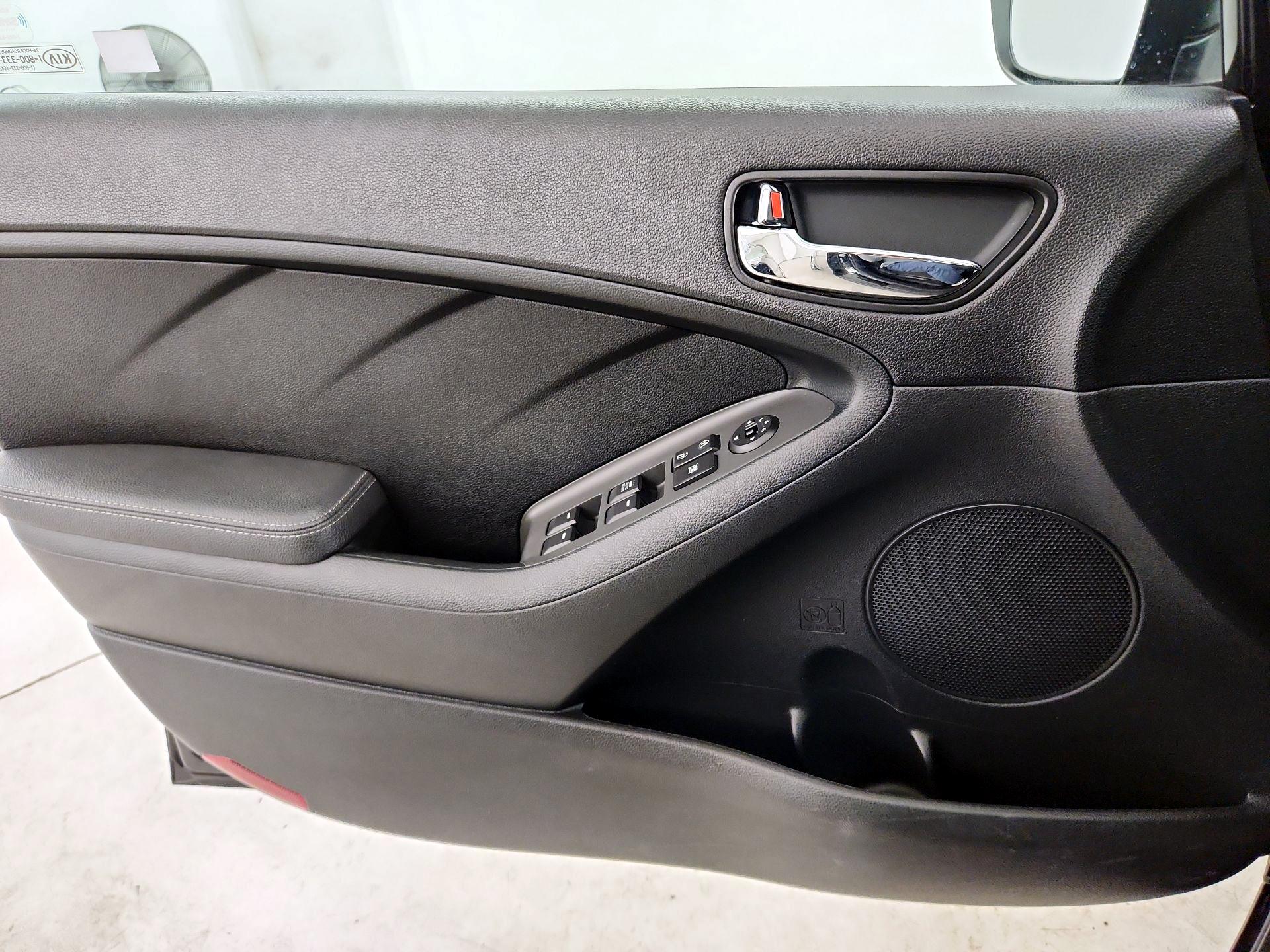 Thumbnail: 2017 Kia Forte - 12
