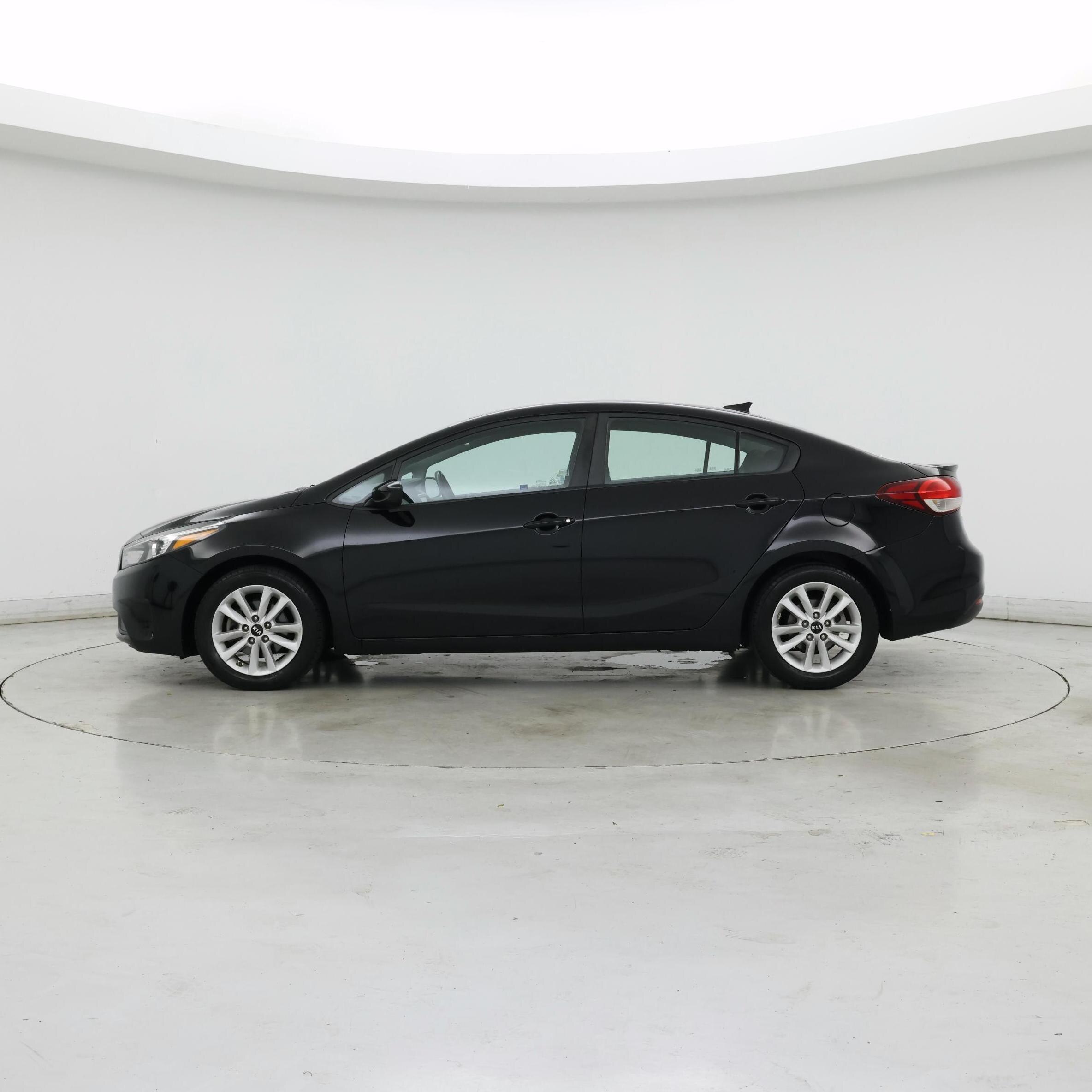 Thumbnail: 2017 Kia Forte - 3