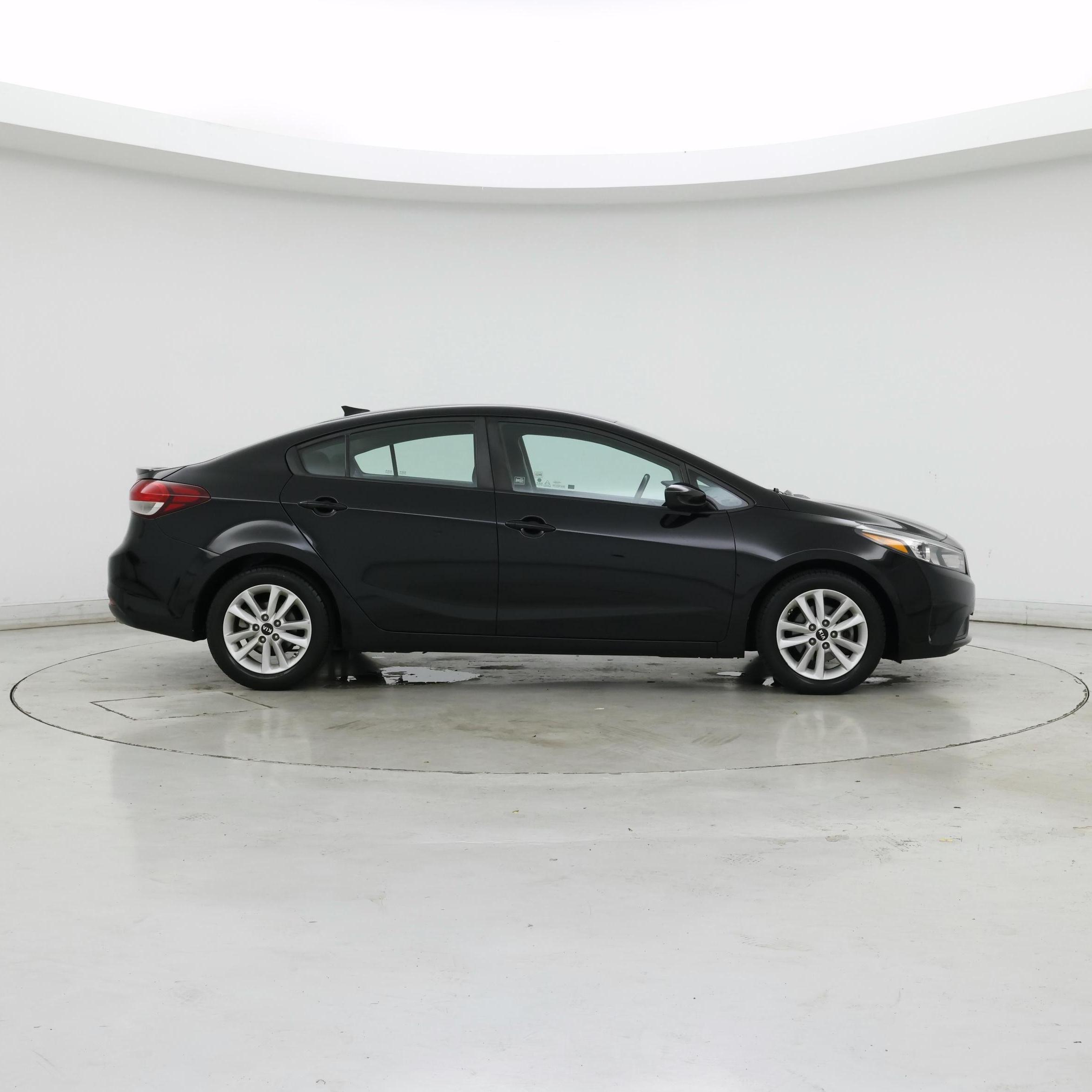 Thumbnail: 2017 Kia Forte - 7