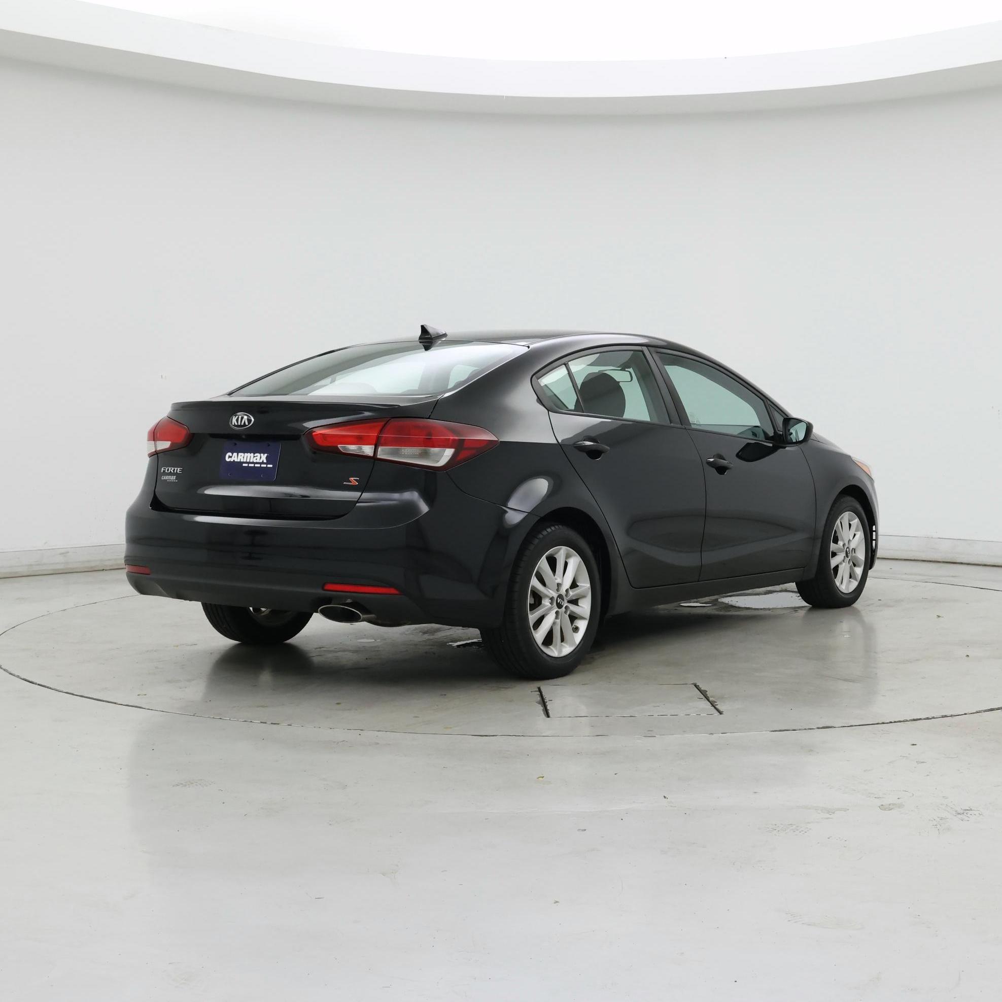 Thumbnail: 2017 Kia Forte - 8