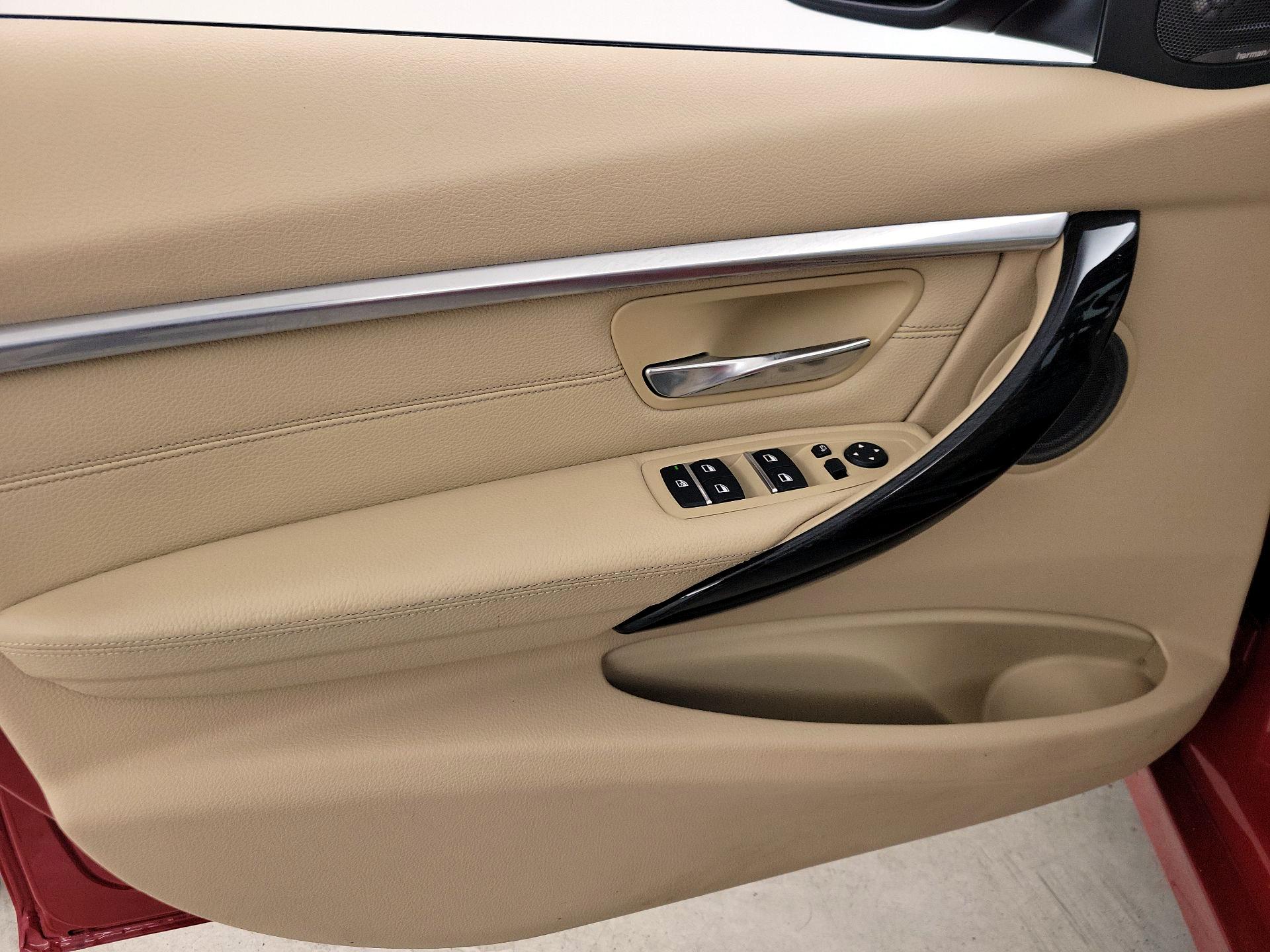 Thumbnail: 2016 BMW 3 Series - 12