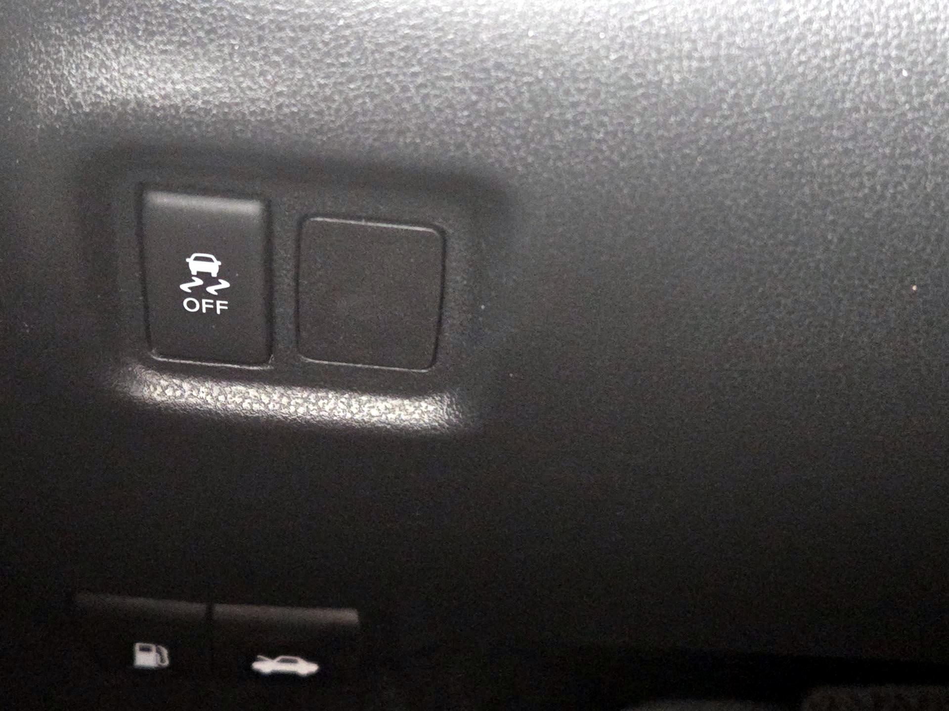 Thumbnail: 2017 Nissan Versa - 13