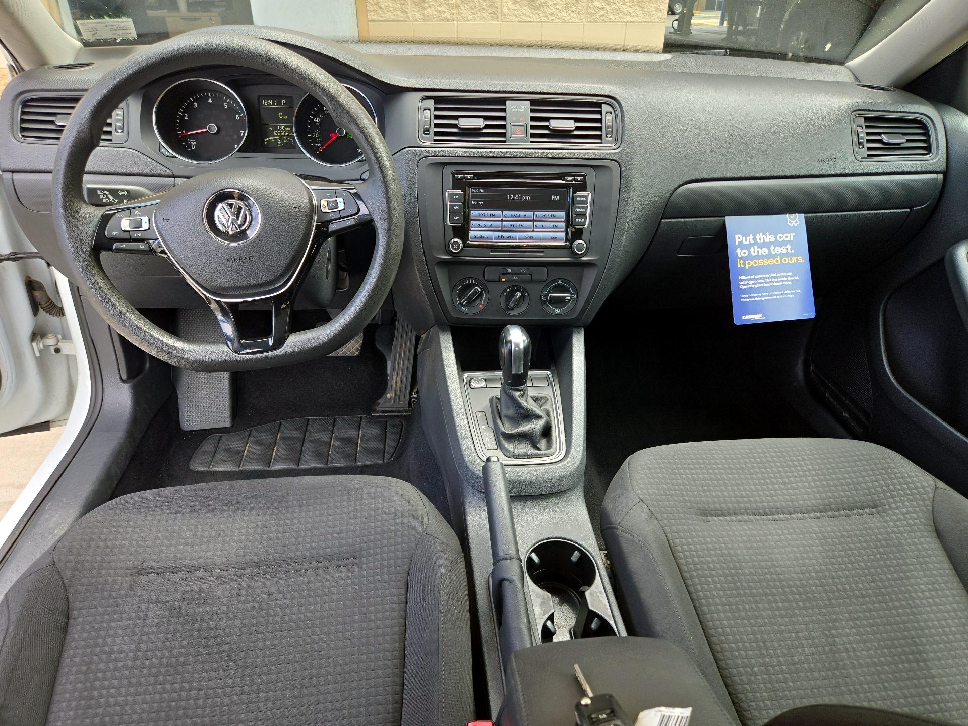 Thumbnail: 2015 Volkswagen Jetta - 9