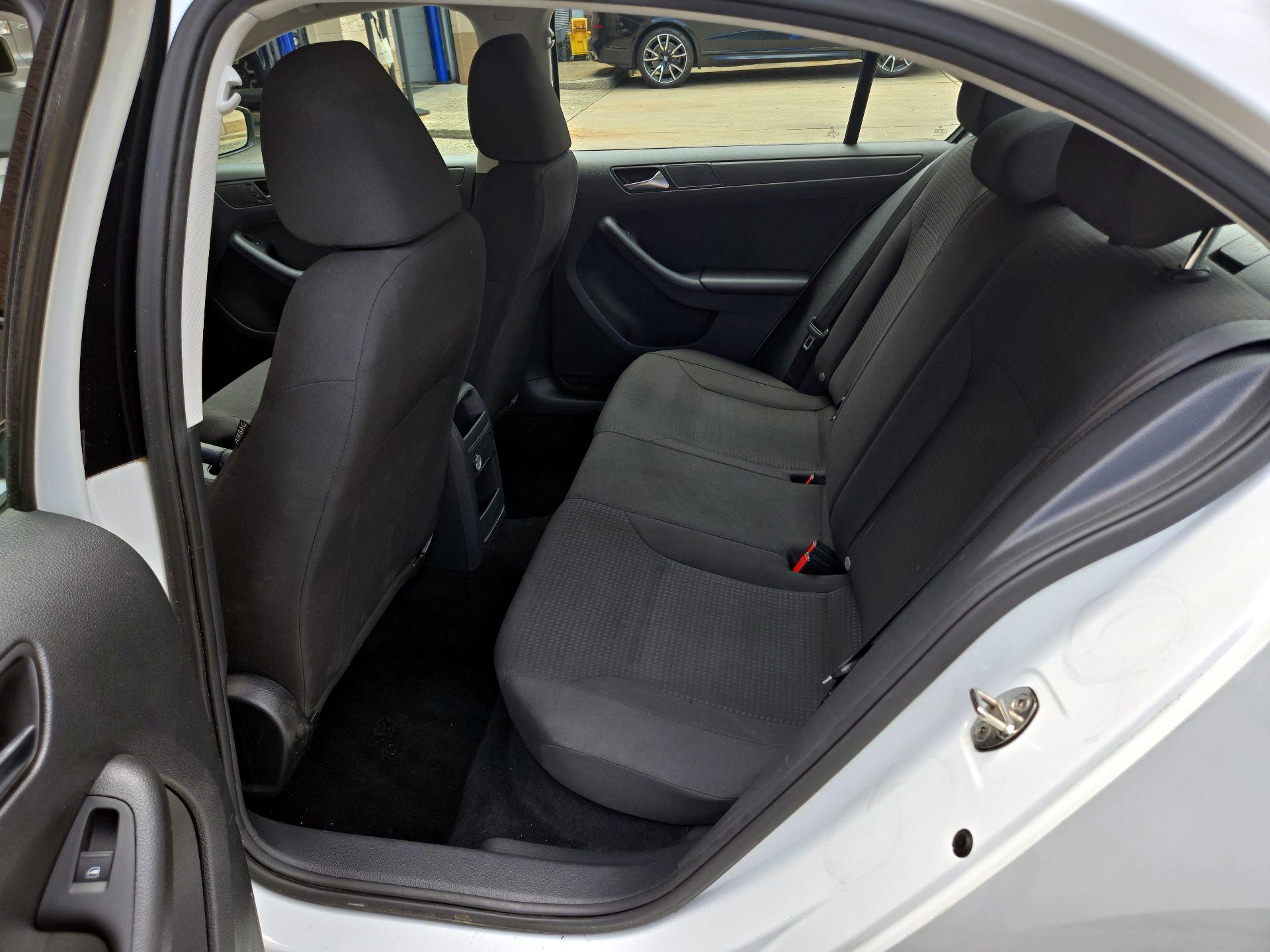 Thumbnail: 2015 Volkswagen Jetta - 19
