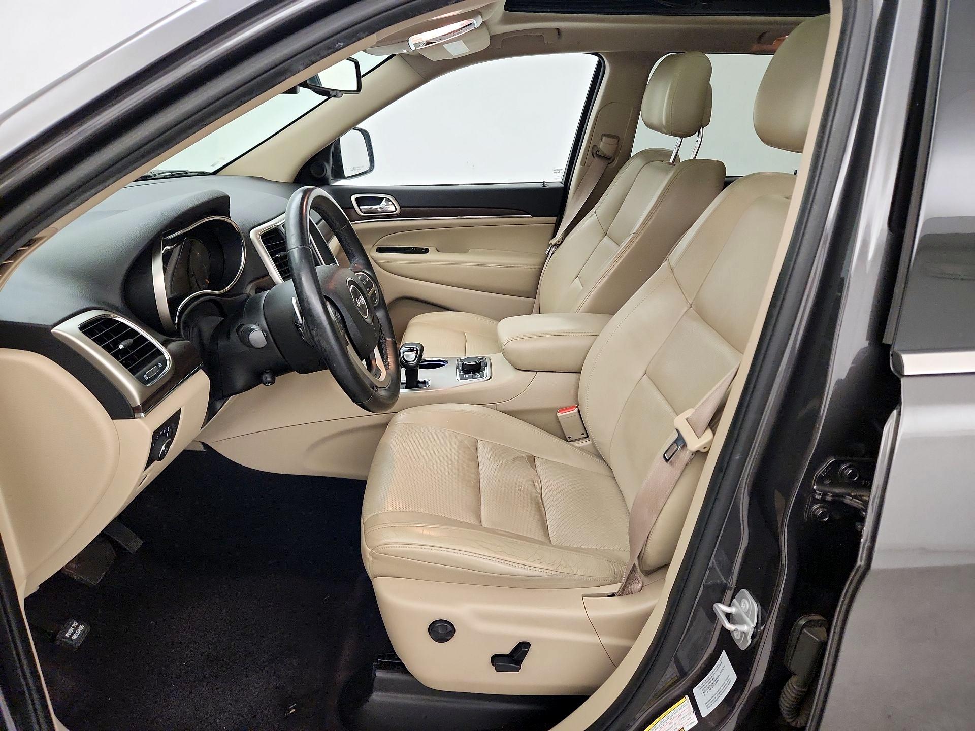Thumbnail: 2015 Jeep Grand Cherokee - 11