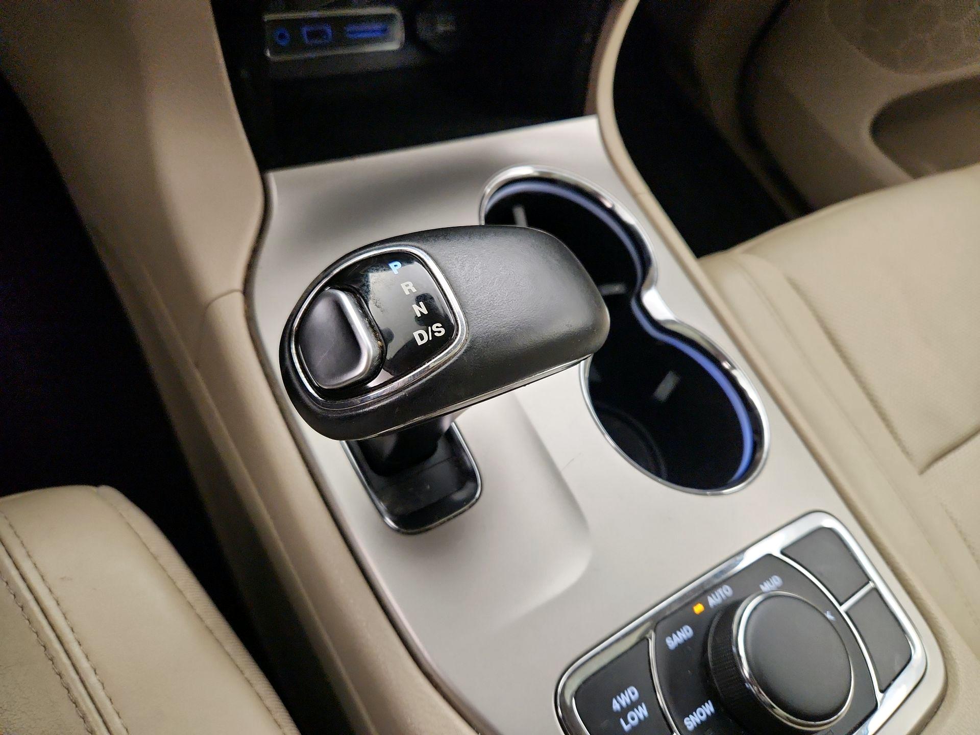 Thumbnail: 2015 Jeep Grand Cherokee - 18