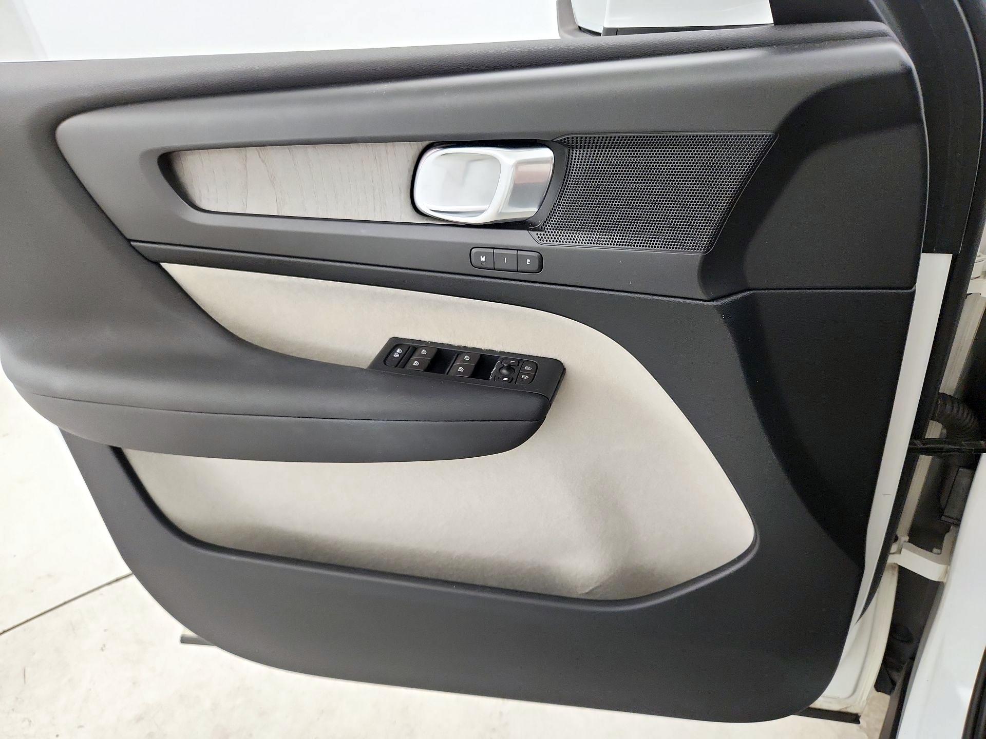 Thumbnail: 2020 Volvo XC40 - 12