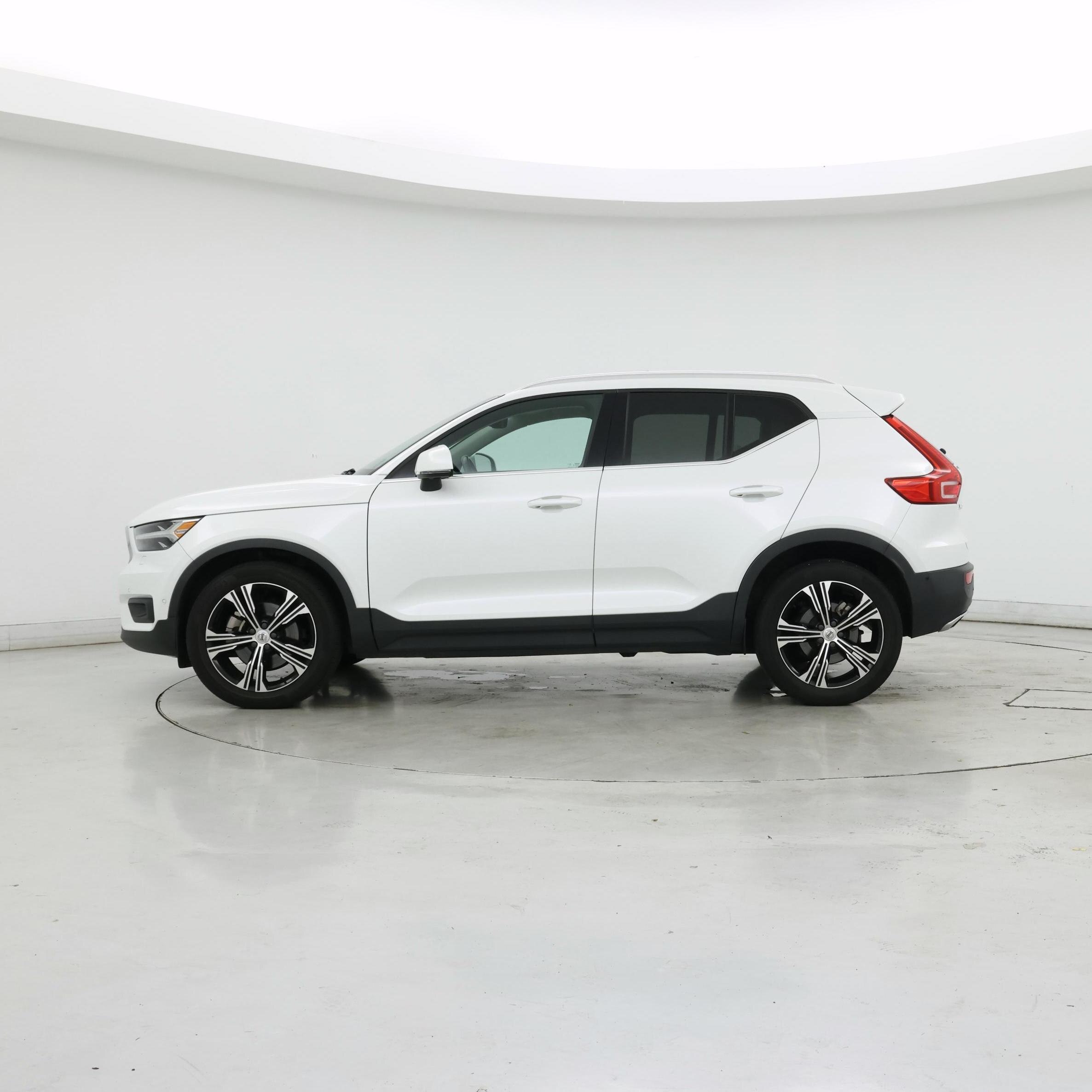 Thumbnail: 2020 Volvo XC40 - 3