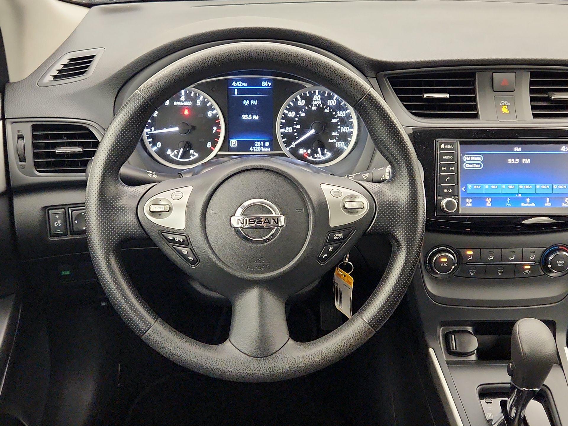 Thumbnail: 2019 Nissan Sentra - 10