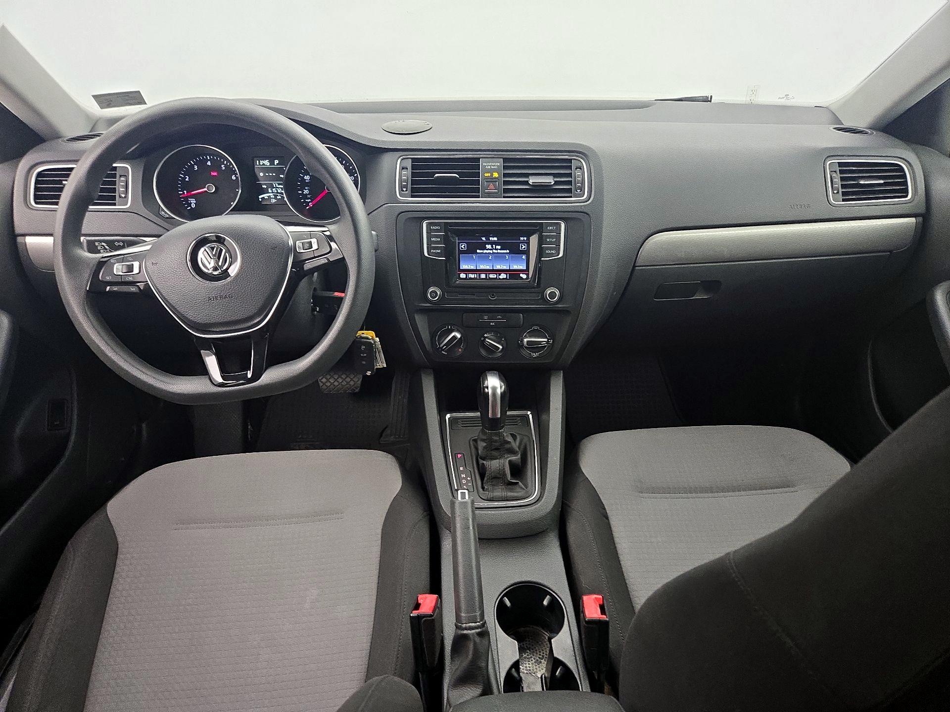 Thumbnail: 2017 Volkswagen Jetta - 9
