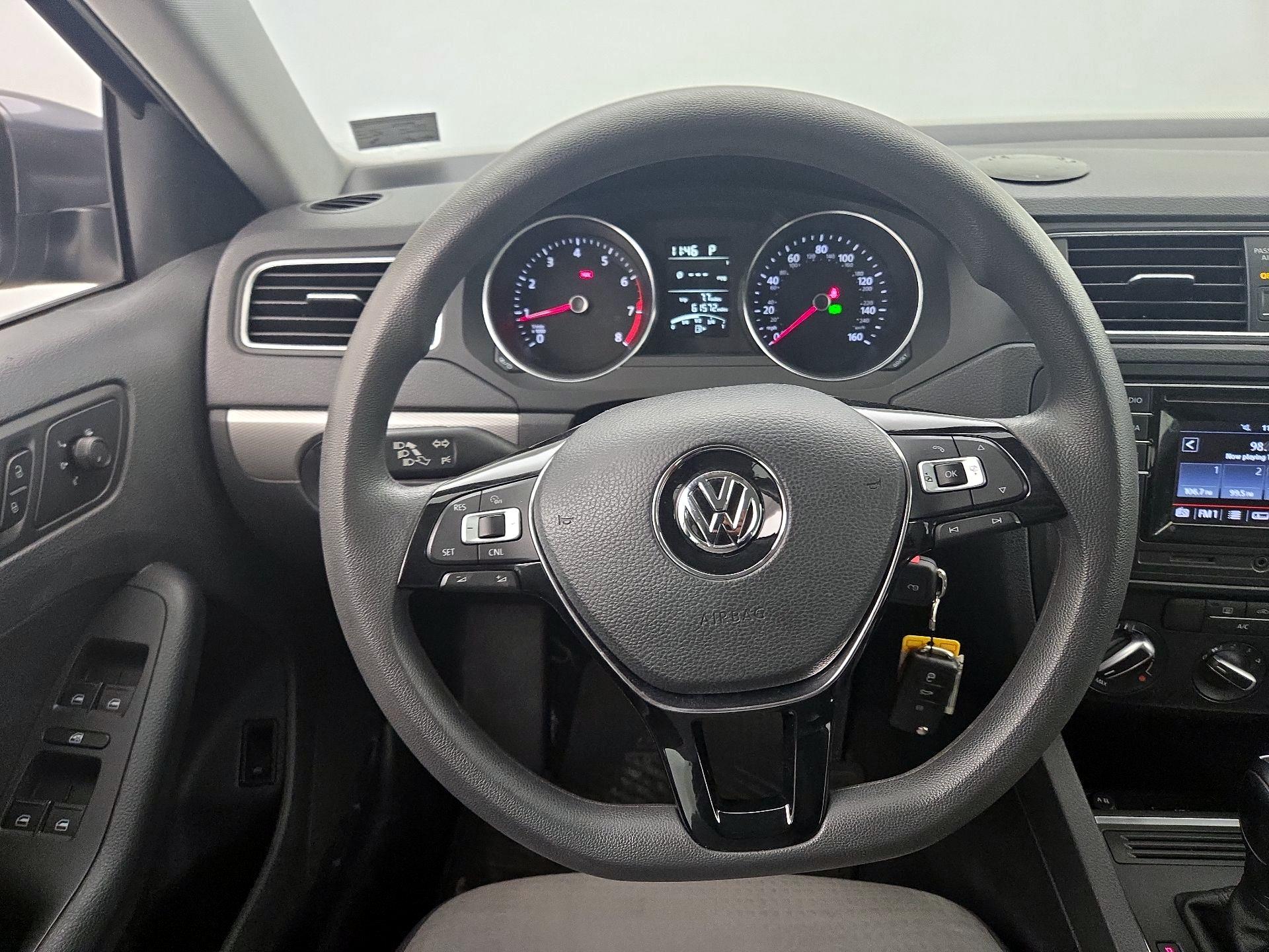 Thumbnail: 2017 Volkswagen Jetta - 10