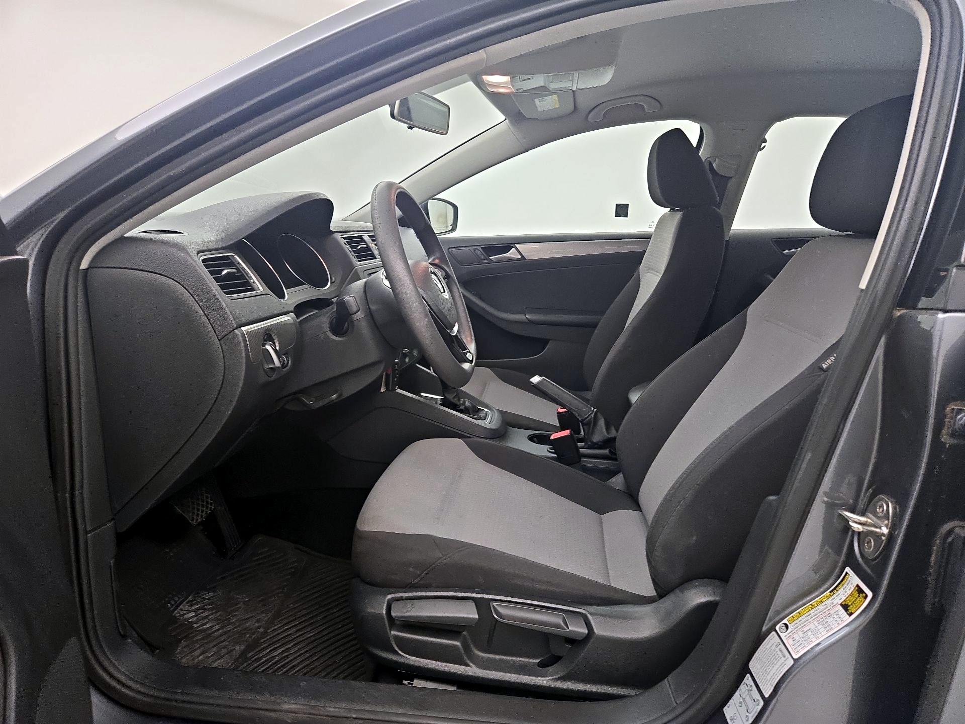 Thumbnail: 2017 Volkswagen Jetta - 11