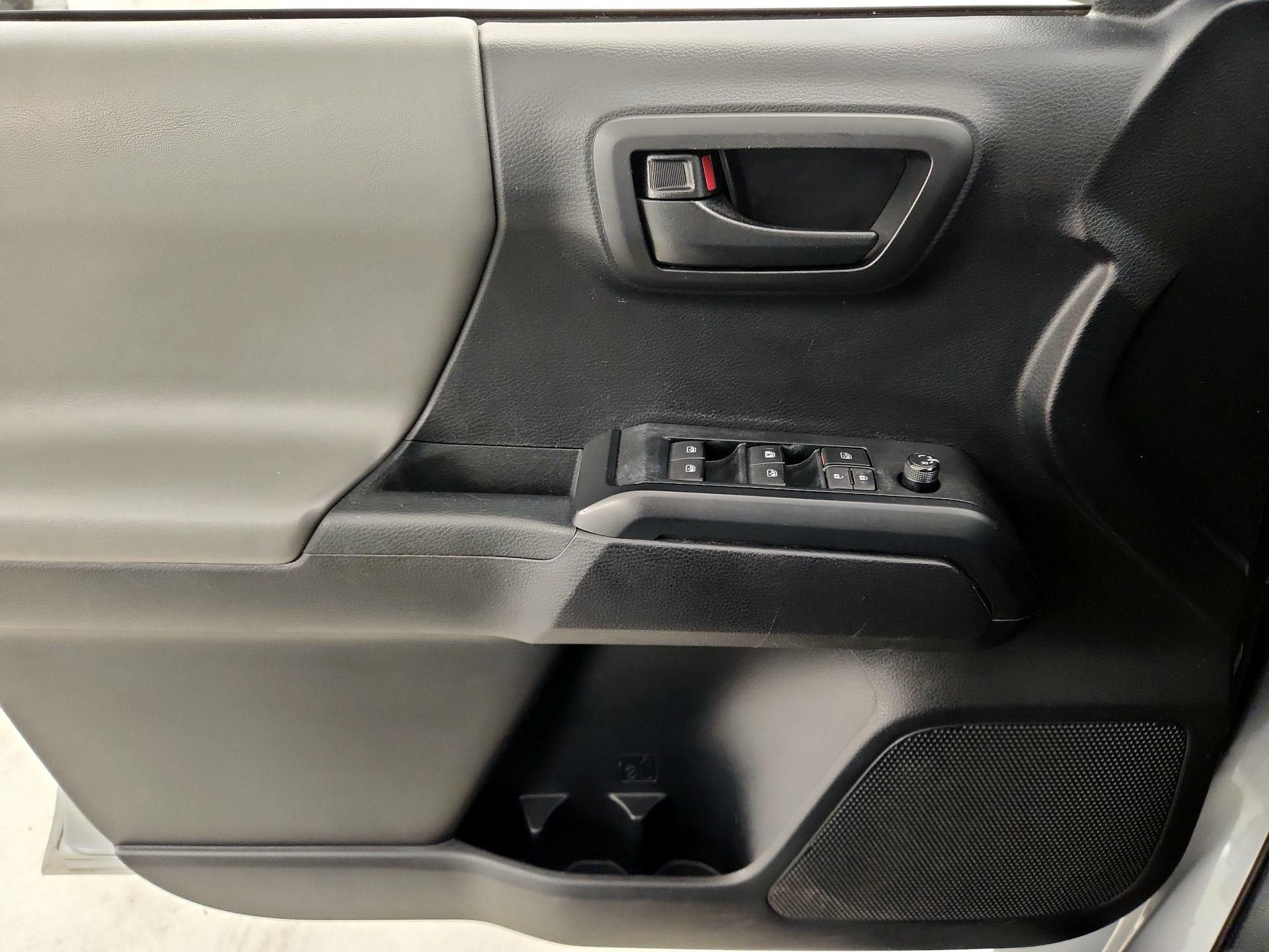 Thumbnail: 2019 Toyota Tacoma - 12