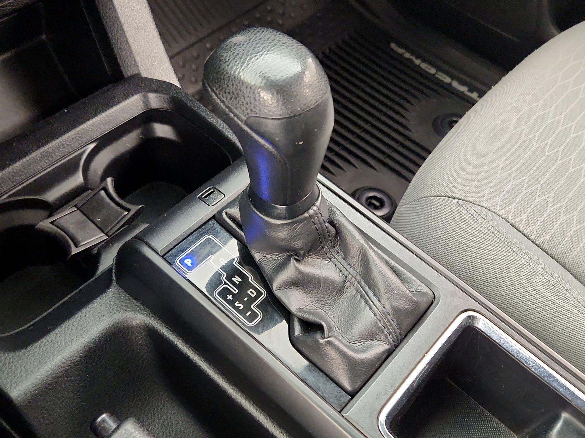 Thumbnail: 2019 Toyota Tacoma - 17