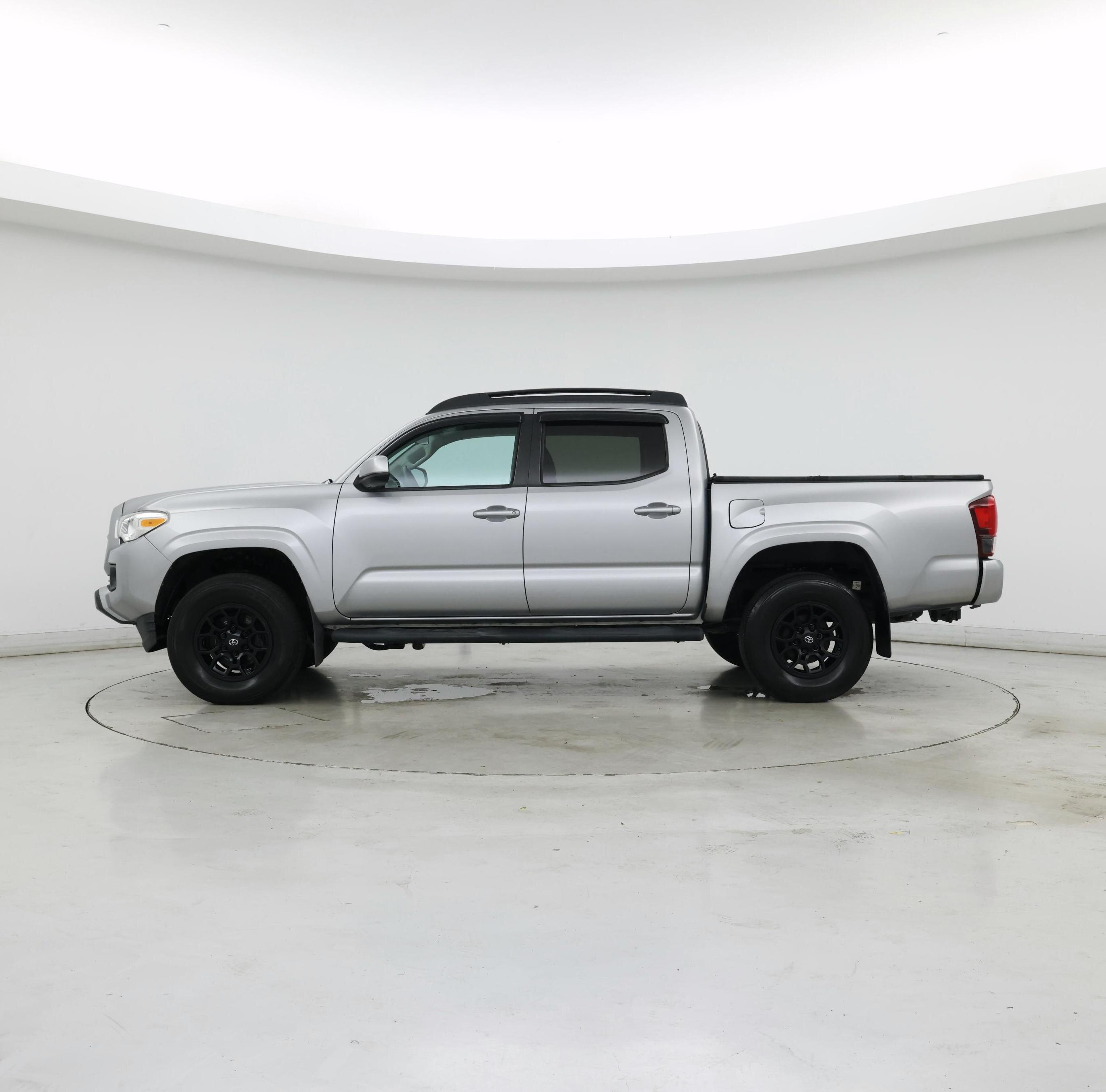 Thumbnail: 2019 Toyota Tacoma - 3